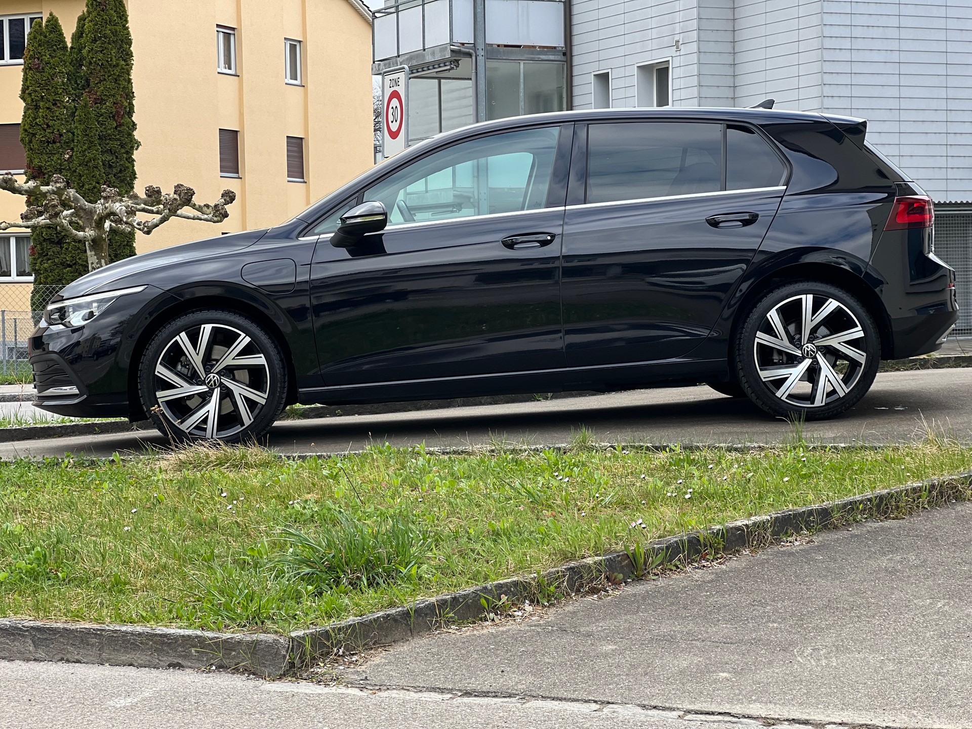 VW Golf 1.4 TSI PHEV Style-image-4