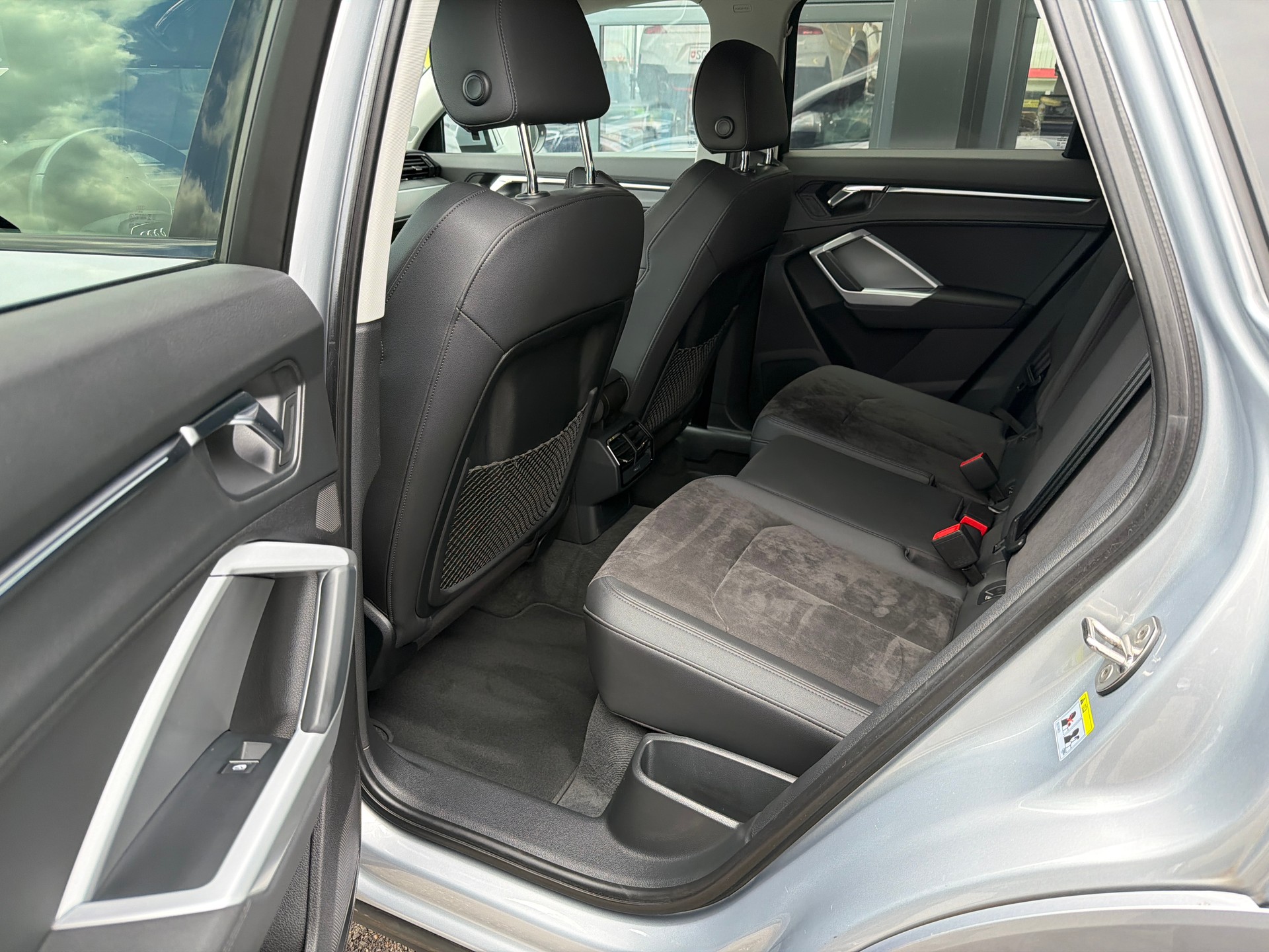 AUDI Q3 40 TFSI S-Line advanced quattro S-tronic-image-7