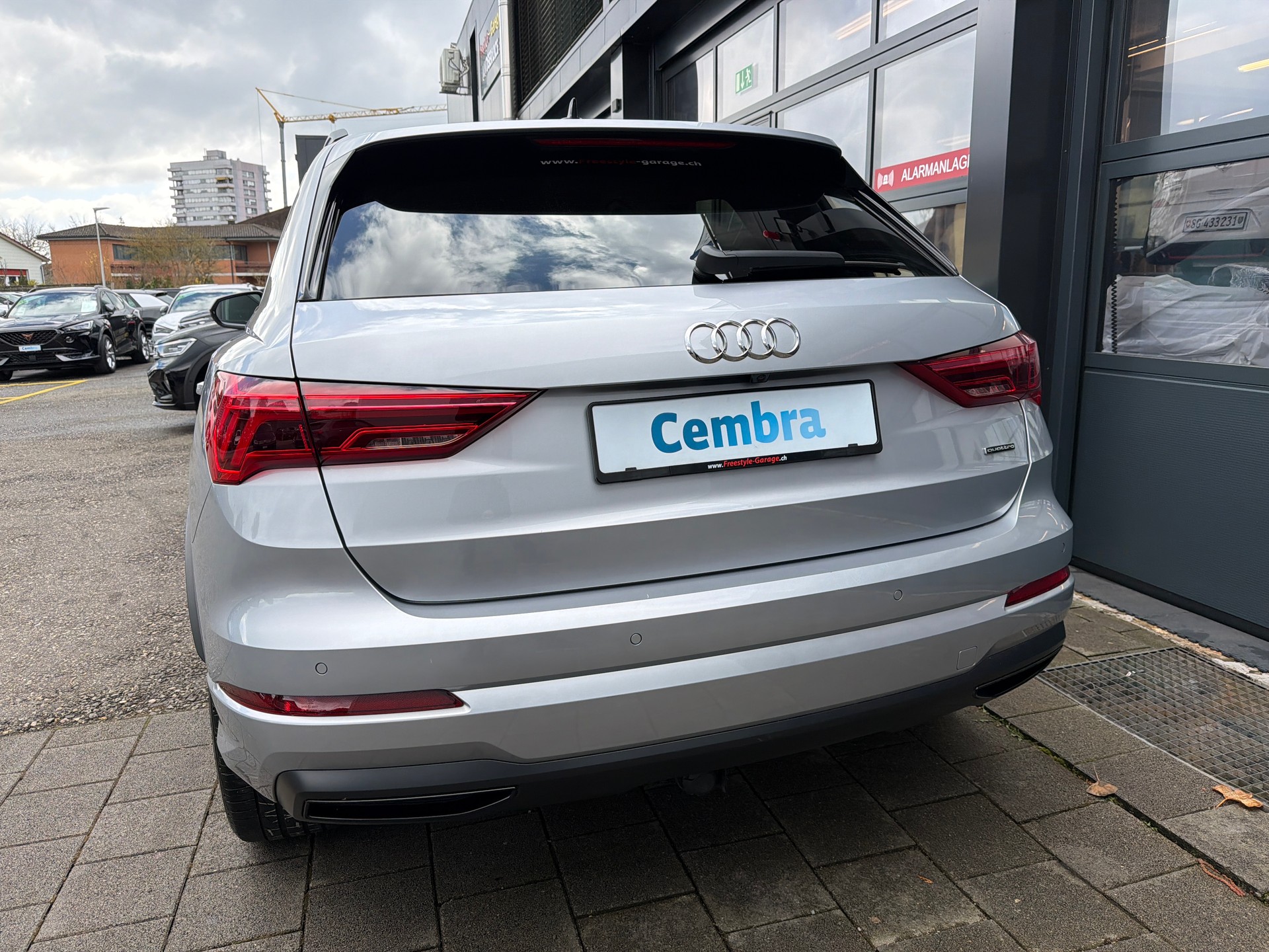 AUDI Q3 40 TFSI S-Line advanced quattro S-tronic-image-4