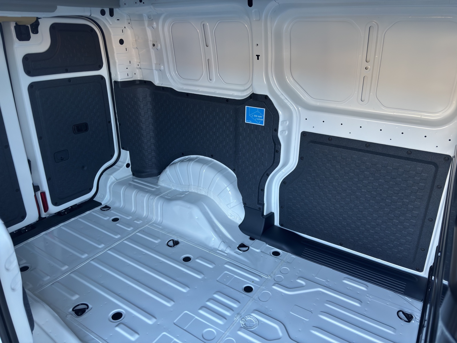 KIA PV5 Cargo 71.2 kWh Plus-image-9