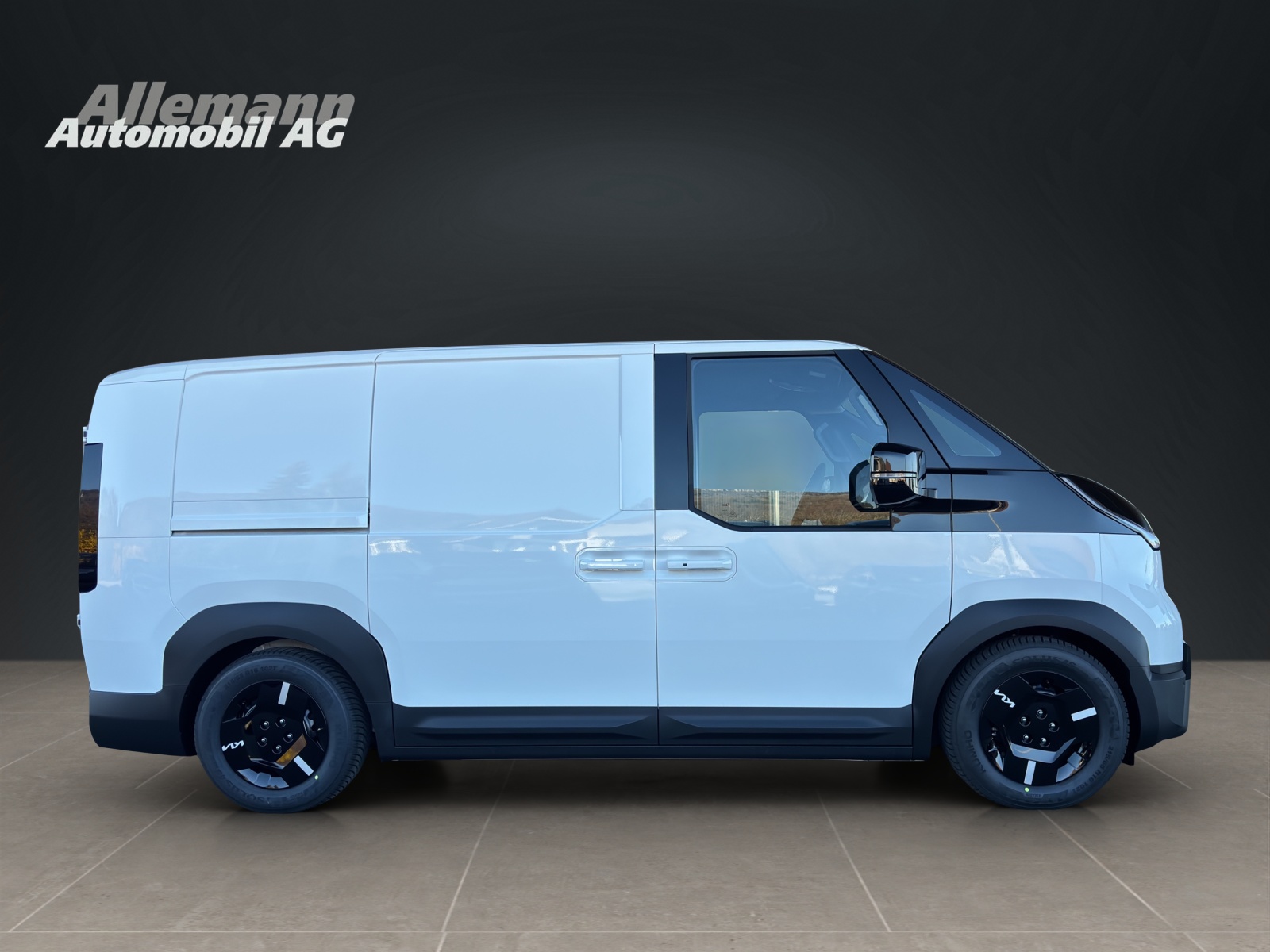 KIA PV5 Cargo 71.2 kWh Plus-image-5