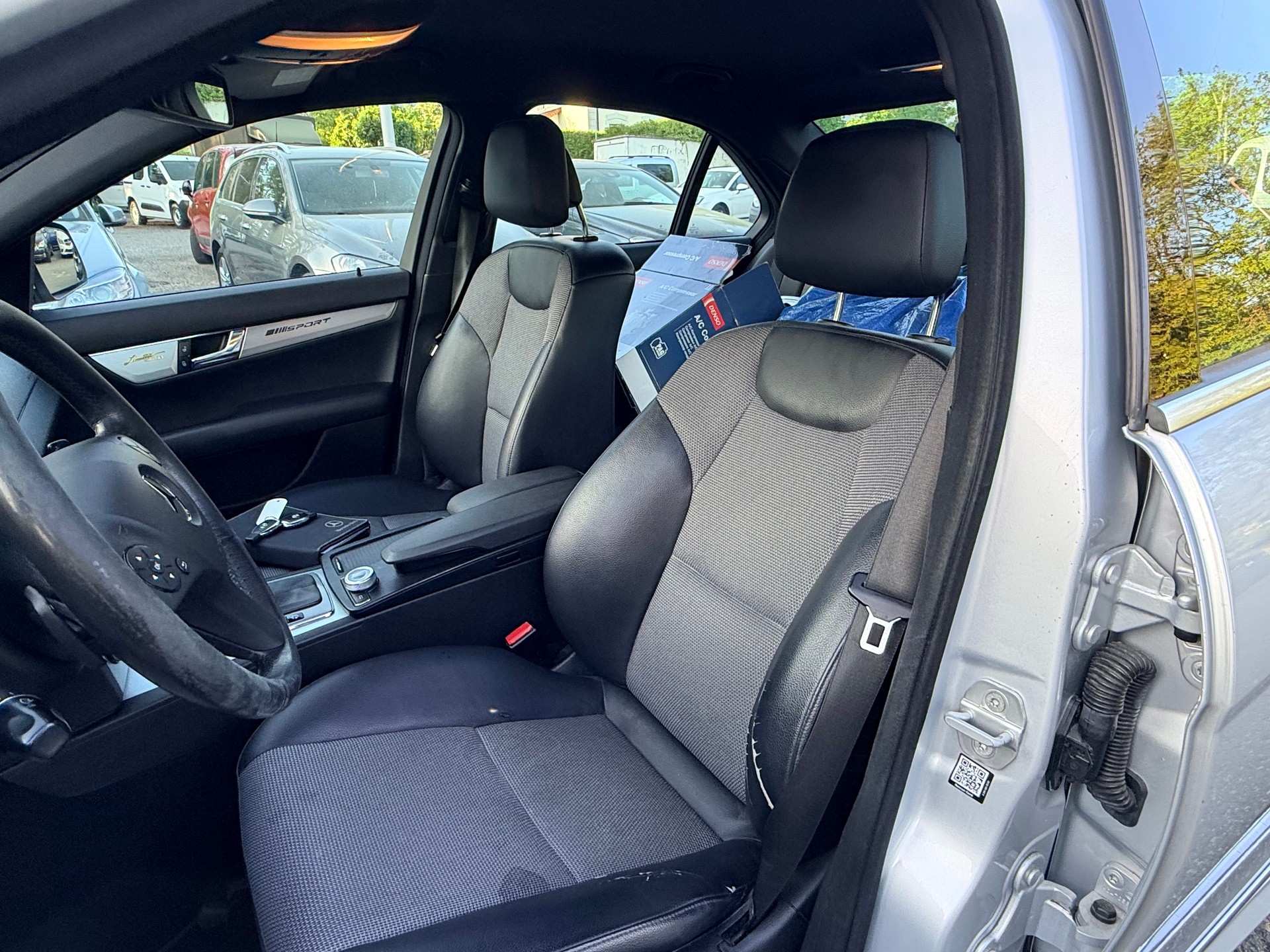MERCEDES-BENZ C 300 (280) Elégance 4Matic 7G-Tronic-image-14