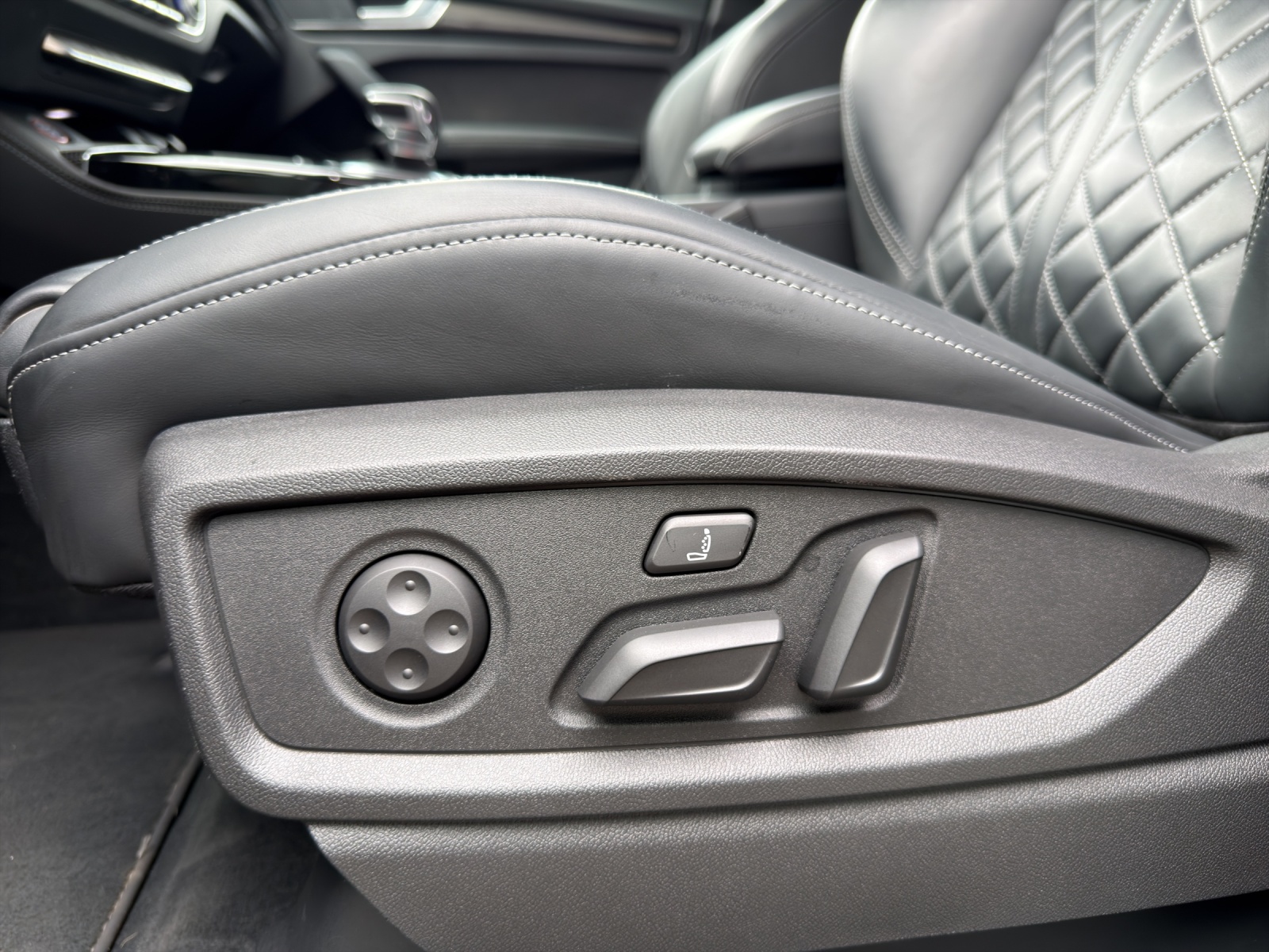 AUDI SQ5 Sportback TDI quattro tiptronic-image-14