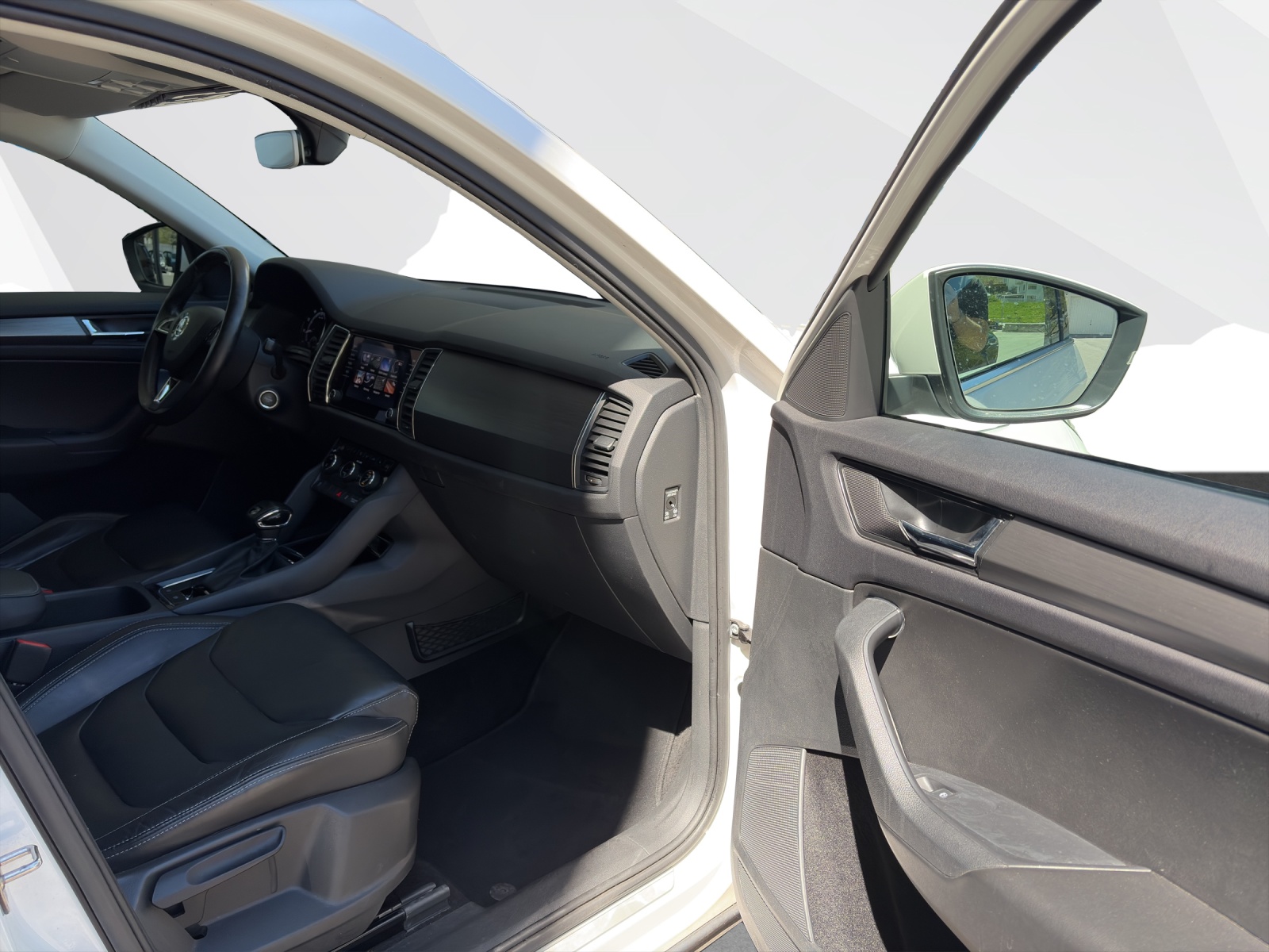 SKODA Kodiaq 2.0 TSI Ambition DSG-image-16