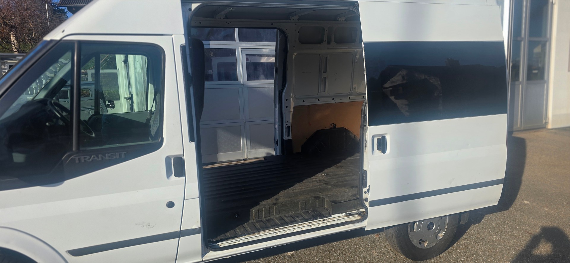 FORD Transit 2.4TDCi 350LTrend-image-3