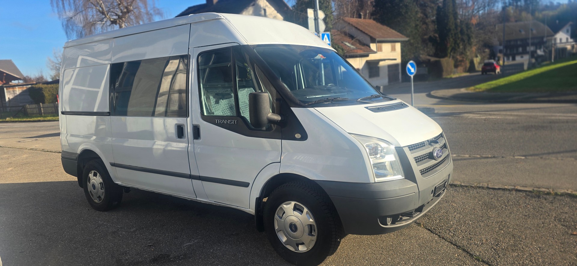 FORD Transit 2.4TDCi 350LTrend-image-0
