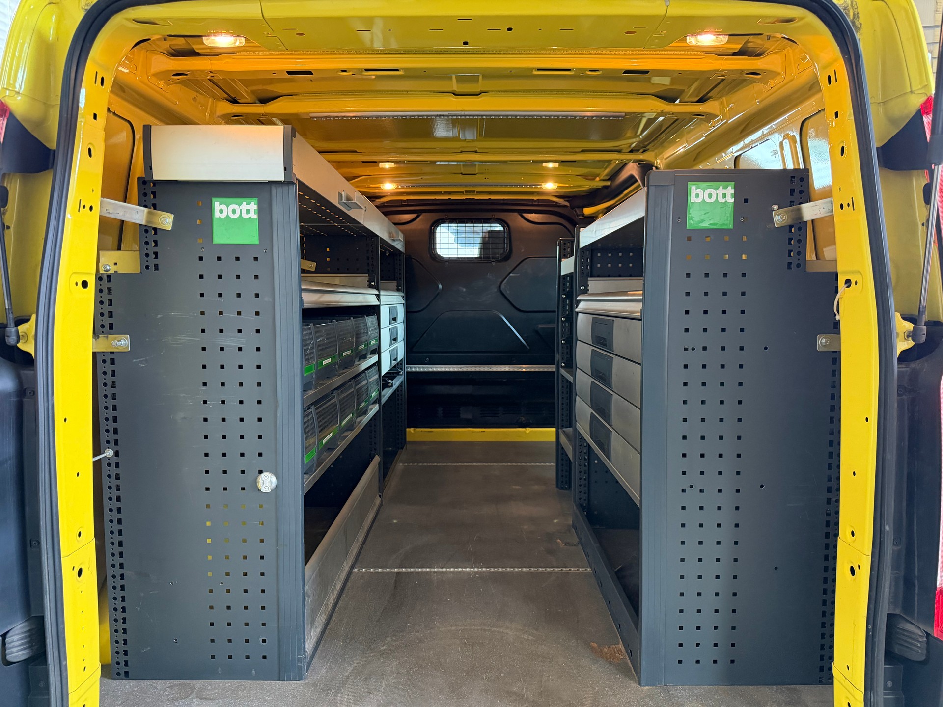 FORD Transit Custom Van 340 L2H1 Trend ( Lang Version / Mit Regale )-image-11