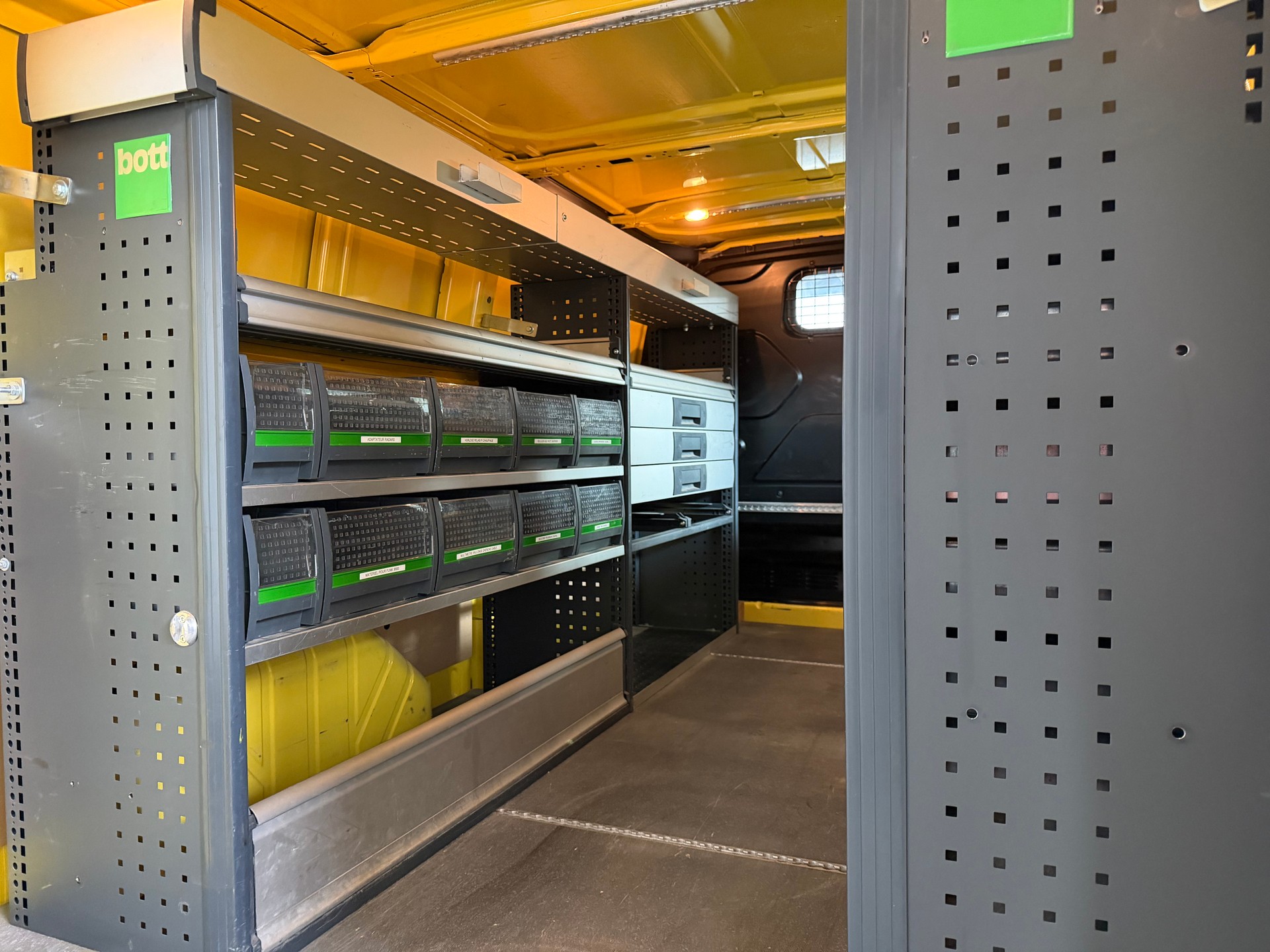 FORD Transit Custom Van 340 L2H1 Trend ( Lang Version / Mit Regale )-image-12
