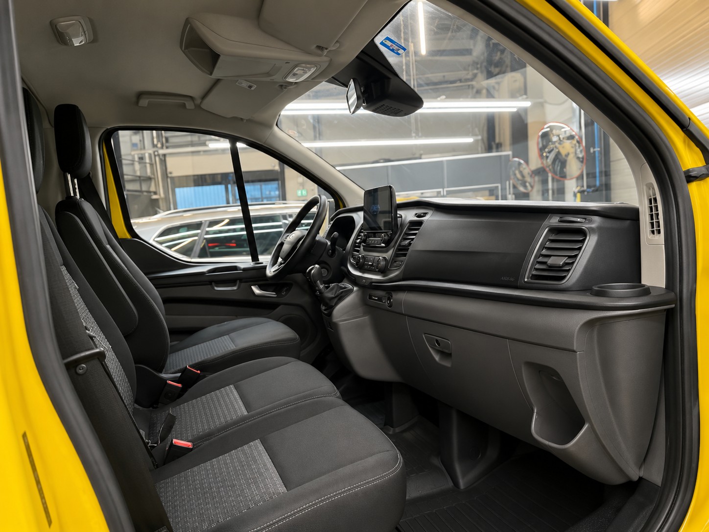 FORD Transit Custom Van 340 L2H1 Trend ( Lang Version / Mit Regale )-image-4