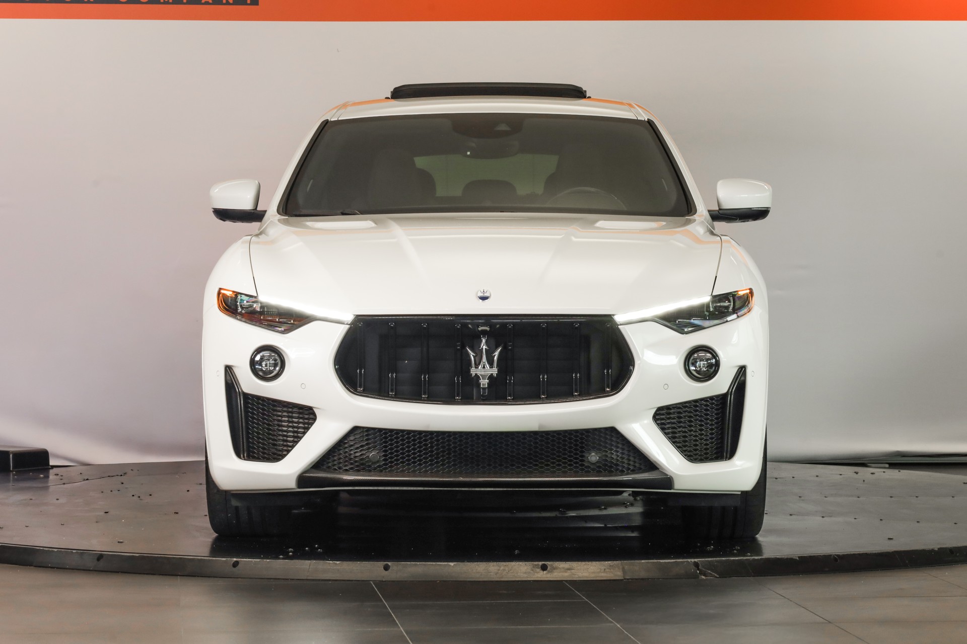MASERATI Levante 3.8 V8 Trofeo Q4 Automatica-showroom-element-1