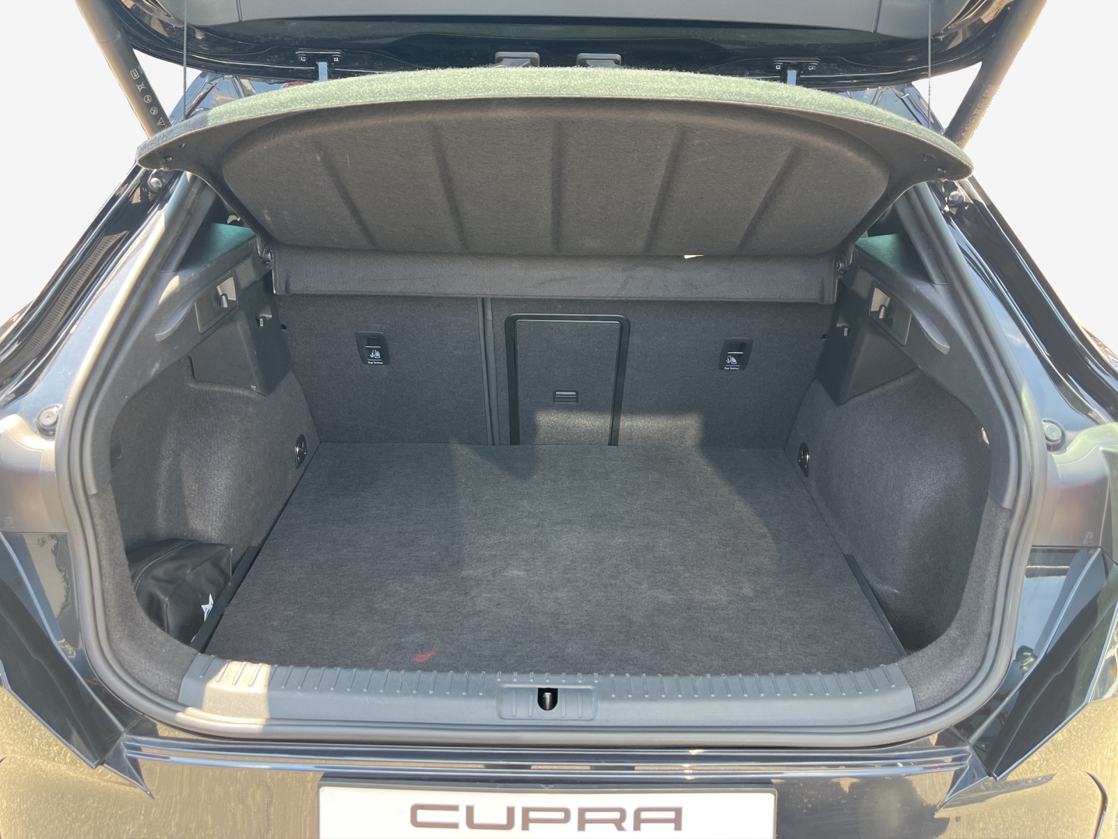 CUPRA Formentor 1.5 e-HYBRID pHEV VZ DSG-image-12
