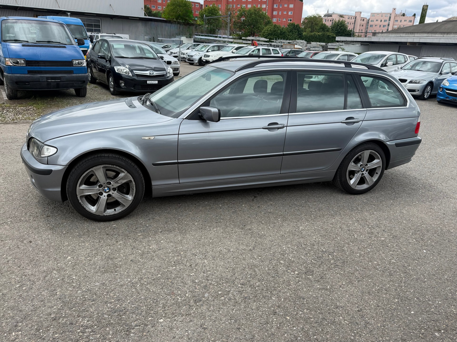 BMW 325xi Touring-image-16