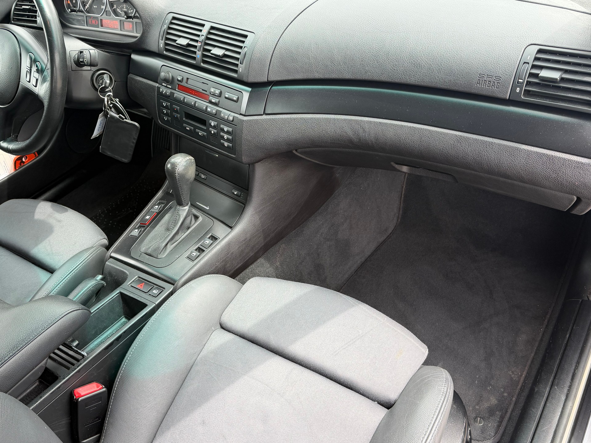 BMW 325xi Touring-image-12