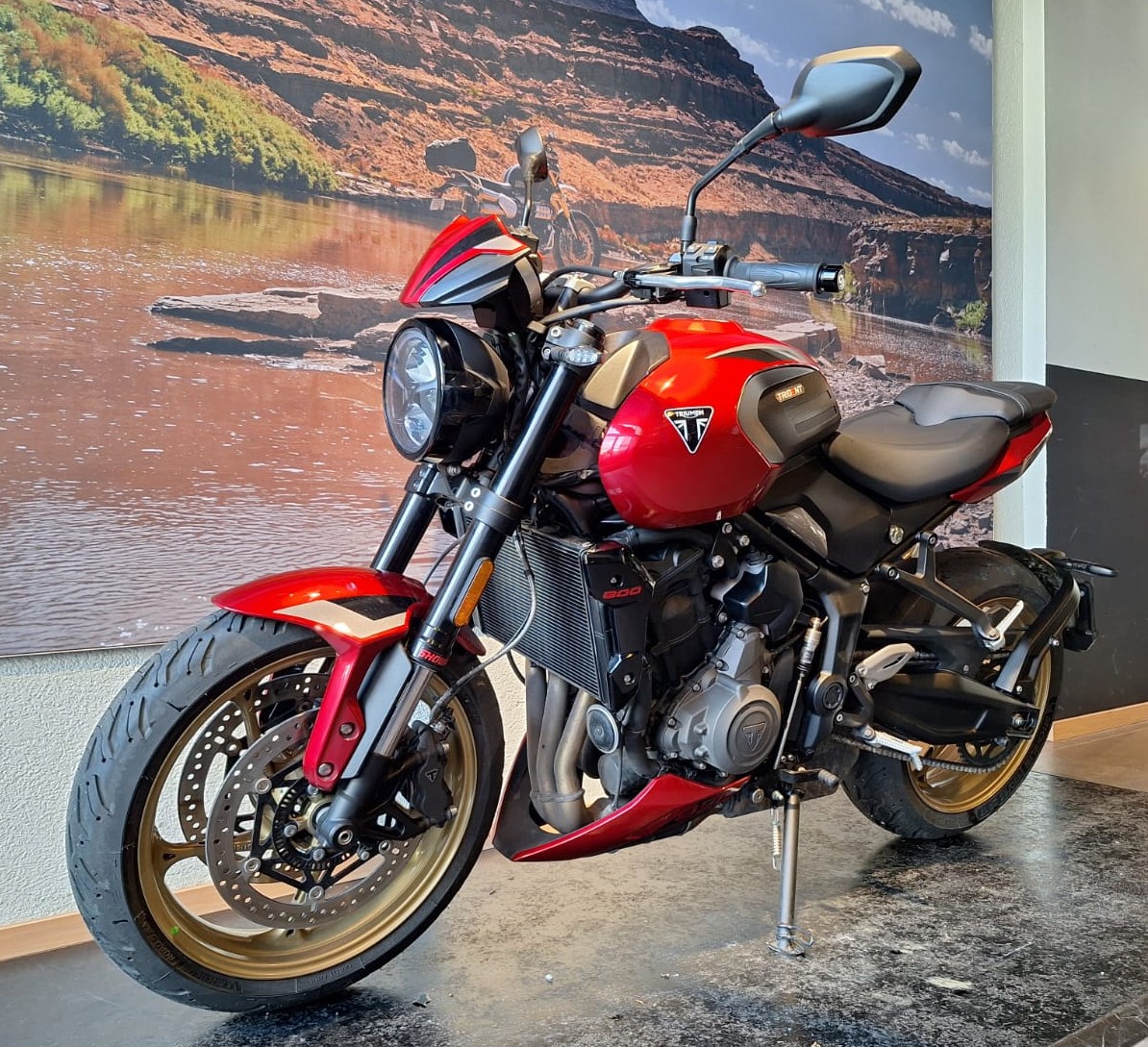 TRIUMPH Trident 800-showroom-element-3
