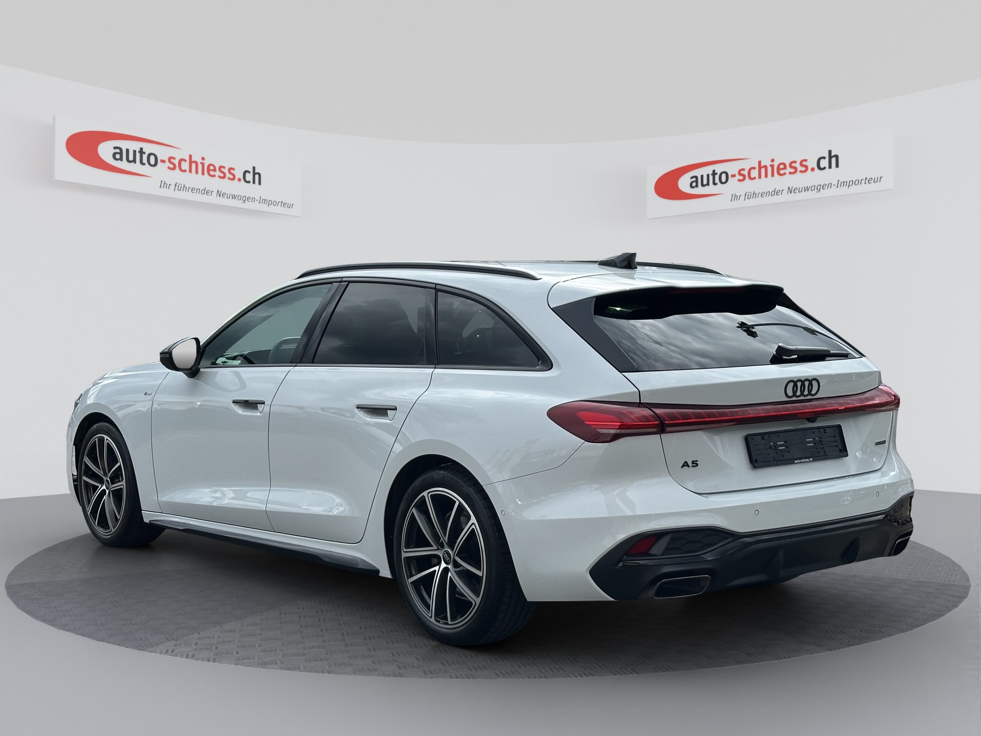 AUDI A5 Avant TFSI quattro S-Line Schwarz Optik S tronic-image-2