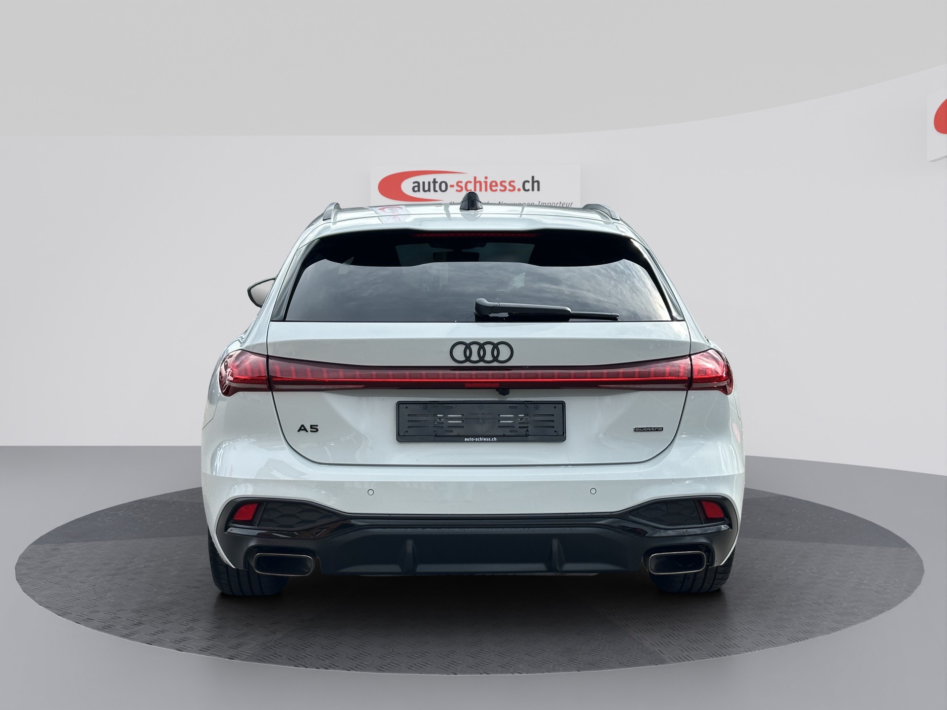 AUDI A5 Avant TFSI quattro S-Line Schwarz Optik S tronic-image-3