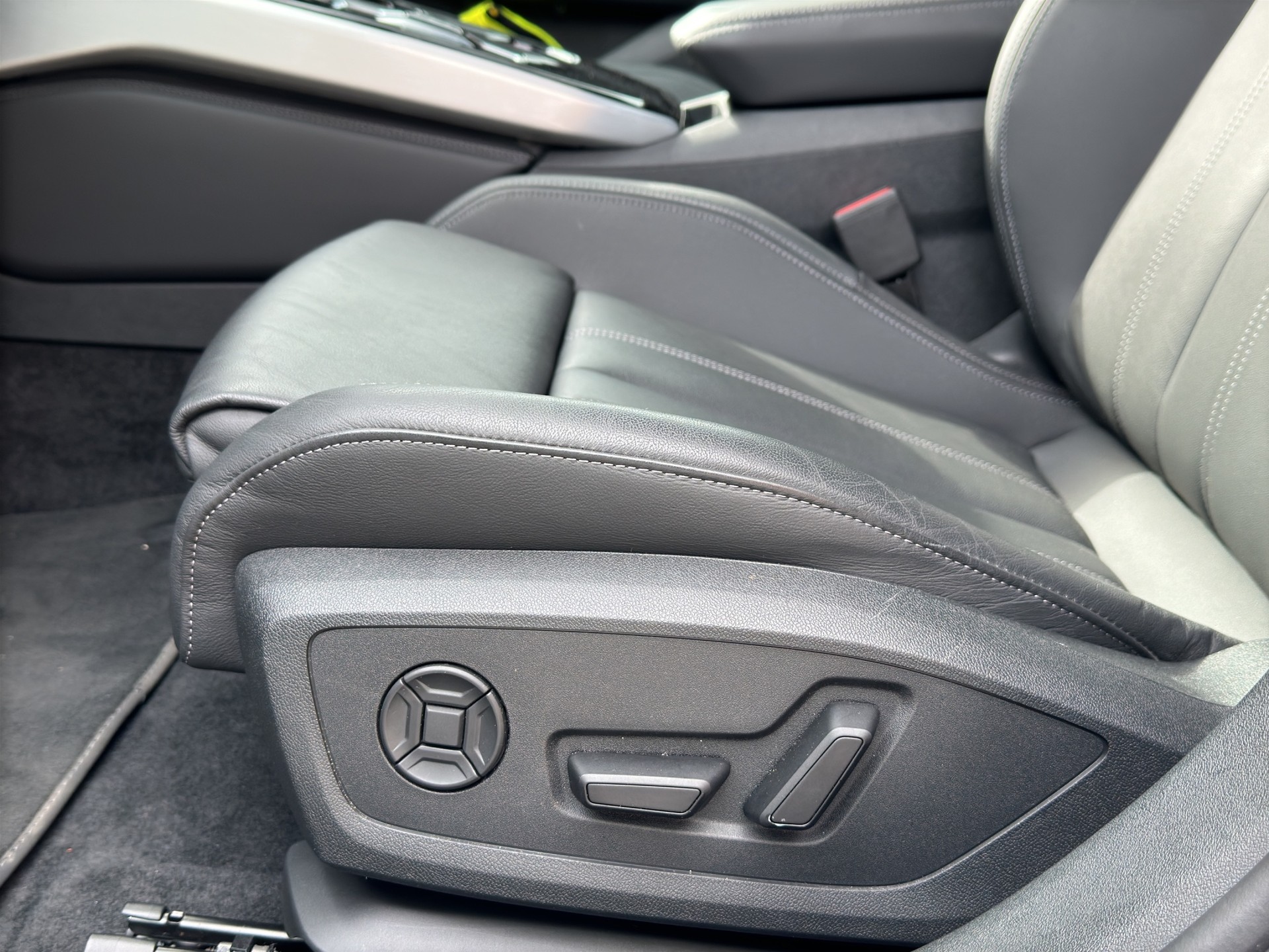 AUDI A5 Avant TFSI quattro S-Line Schwarz Optik S tronic-image-9