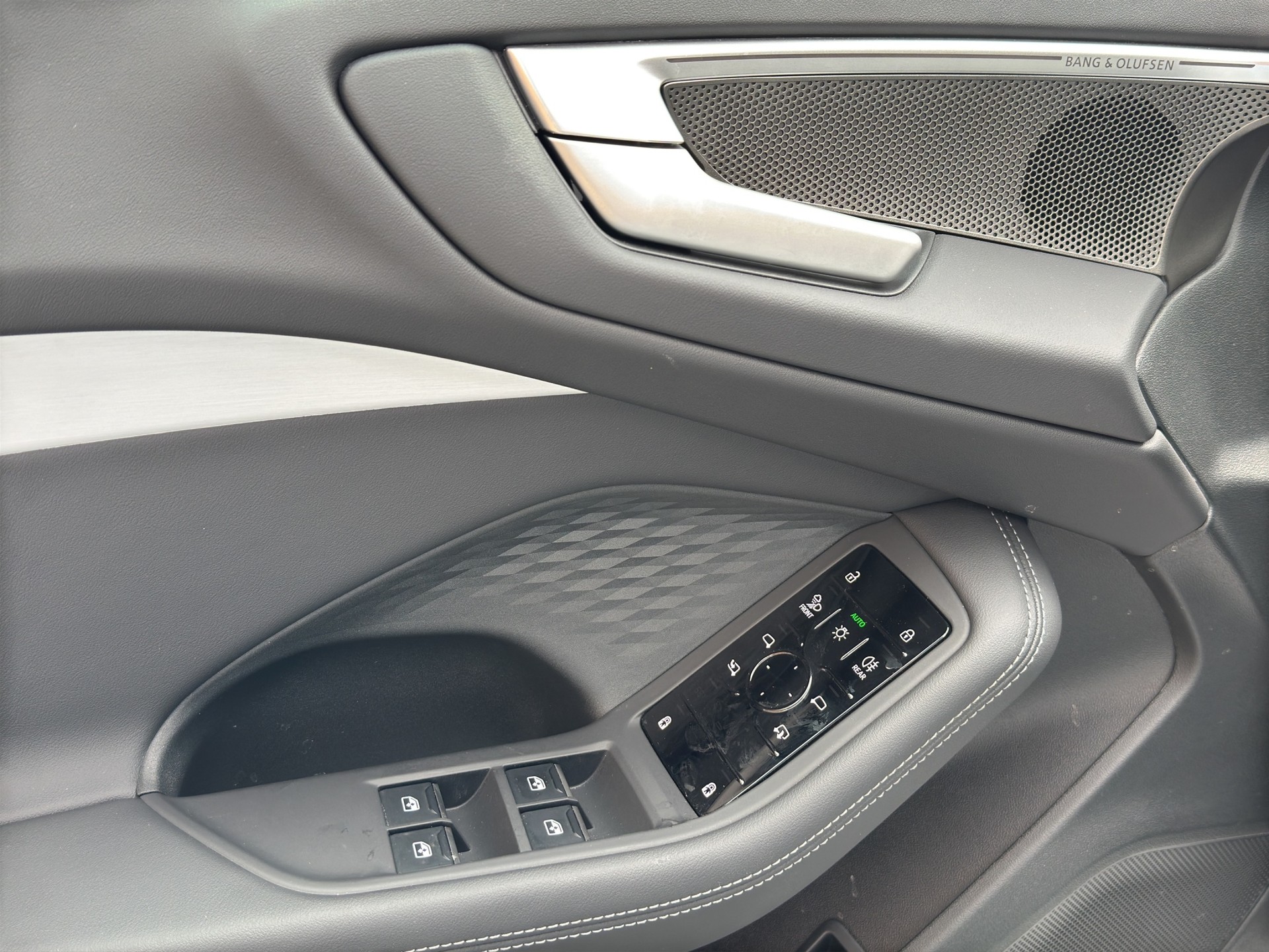 AUDI A5 Avant TFSI quattro S-Line Schwarz Optik S tronic-image-8