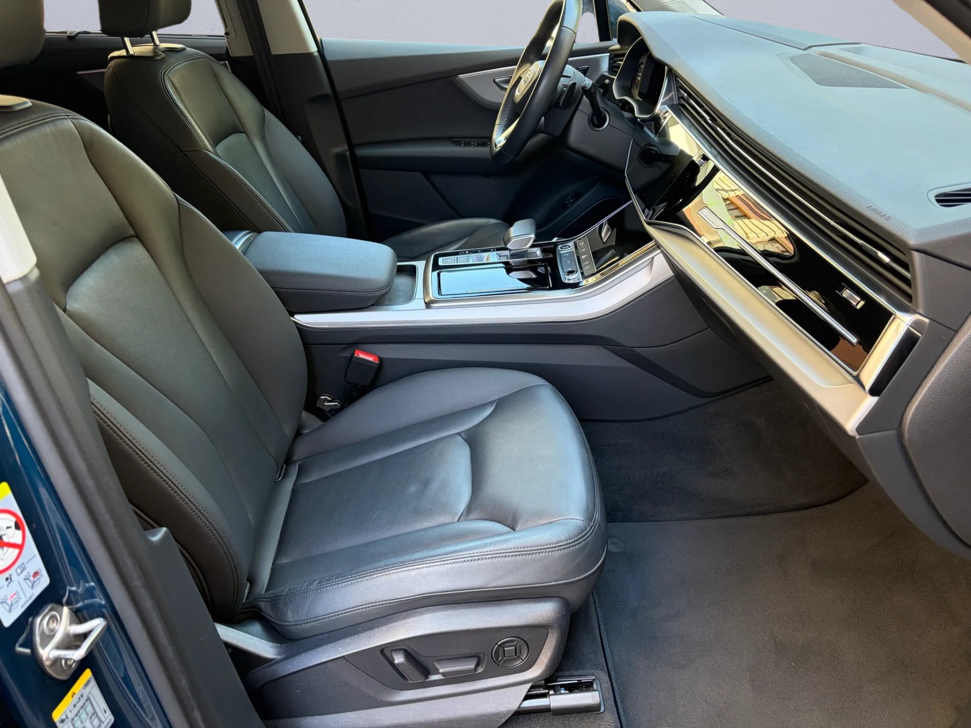 AUDI Q7 55 TFSI e quattro PHEV tiptronic-image-9