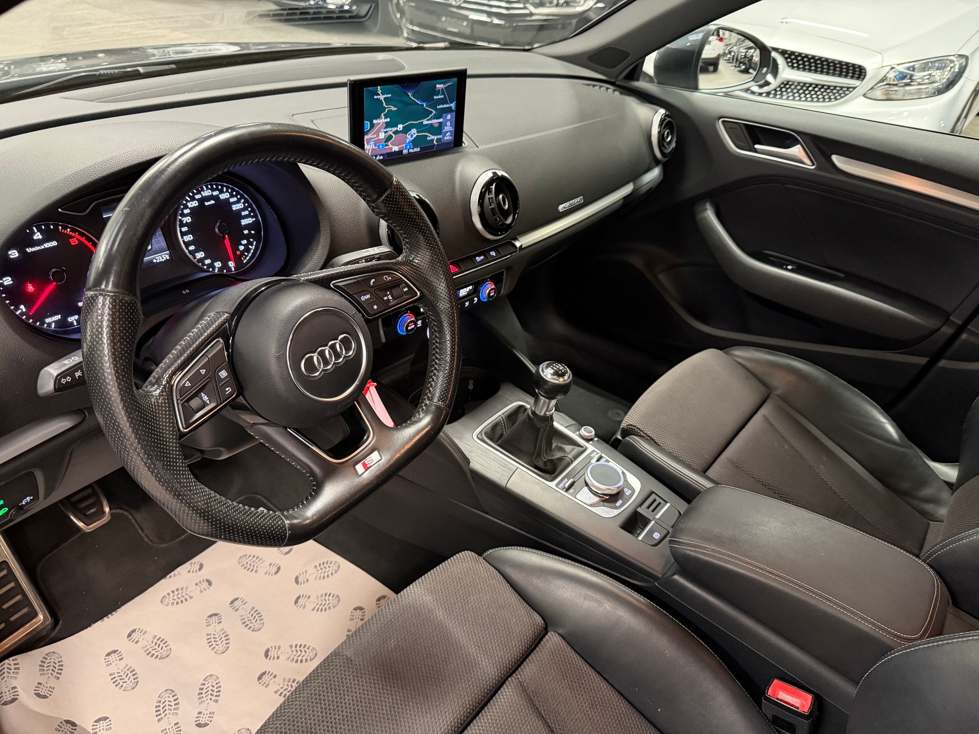 AUDI A3 Sportback 2.0 TDI S-LINE quattro-image-9