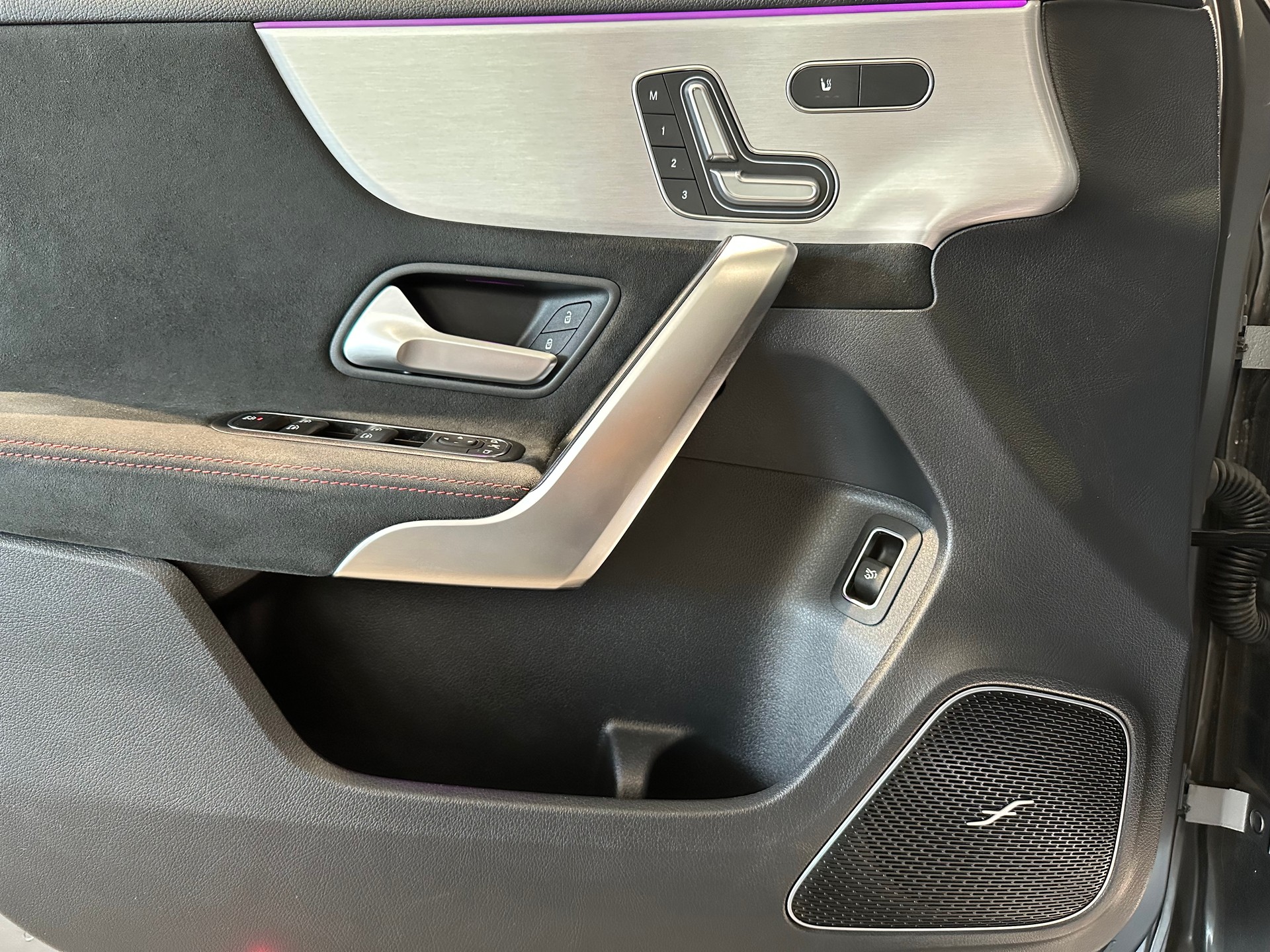 MERCEDES-BENZ A 35 AMG 4Matic-image-11
