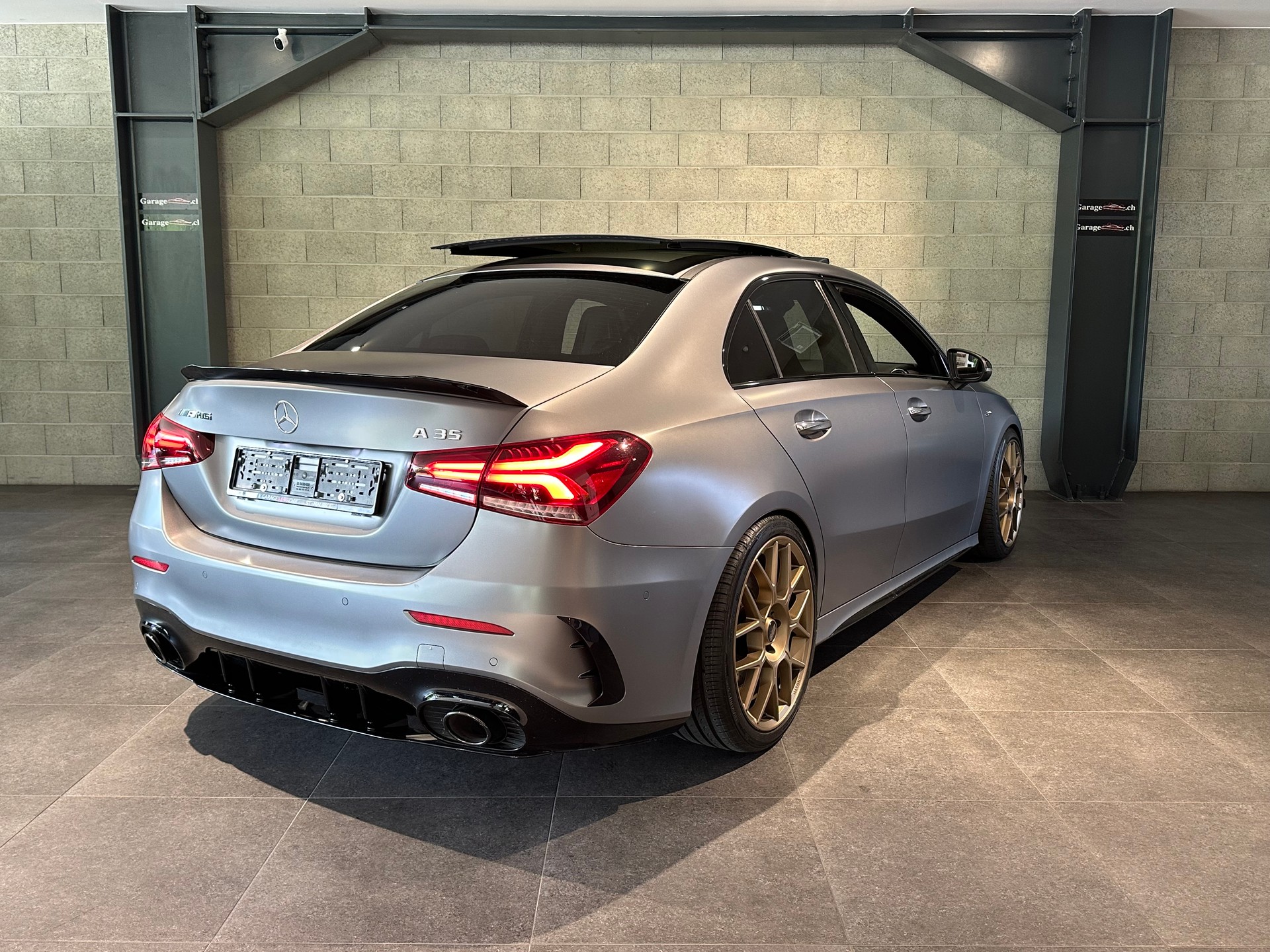 MERCEDES-BENZ A 35 AMG 4Matic-image-4