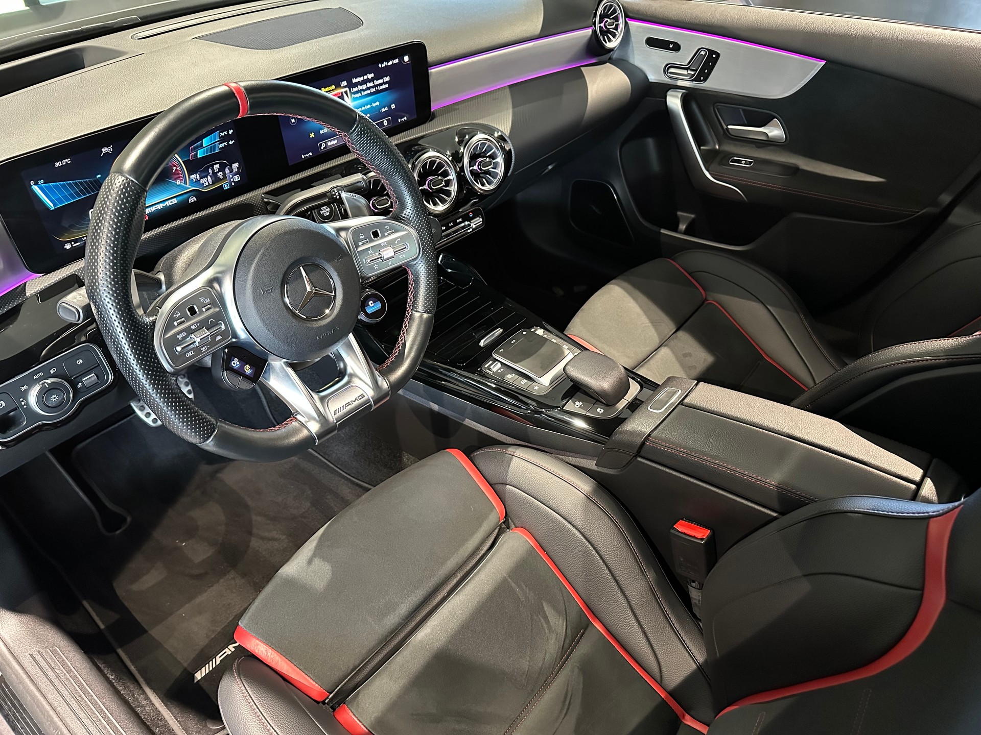 MERCEDES-BENZ A 35 AMG 4Matic-image-8