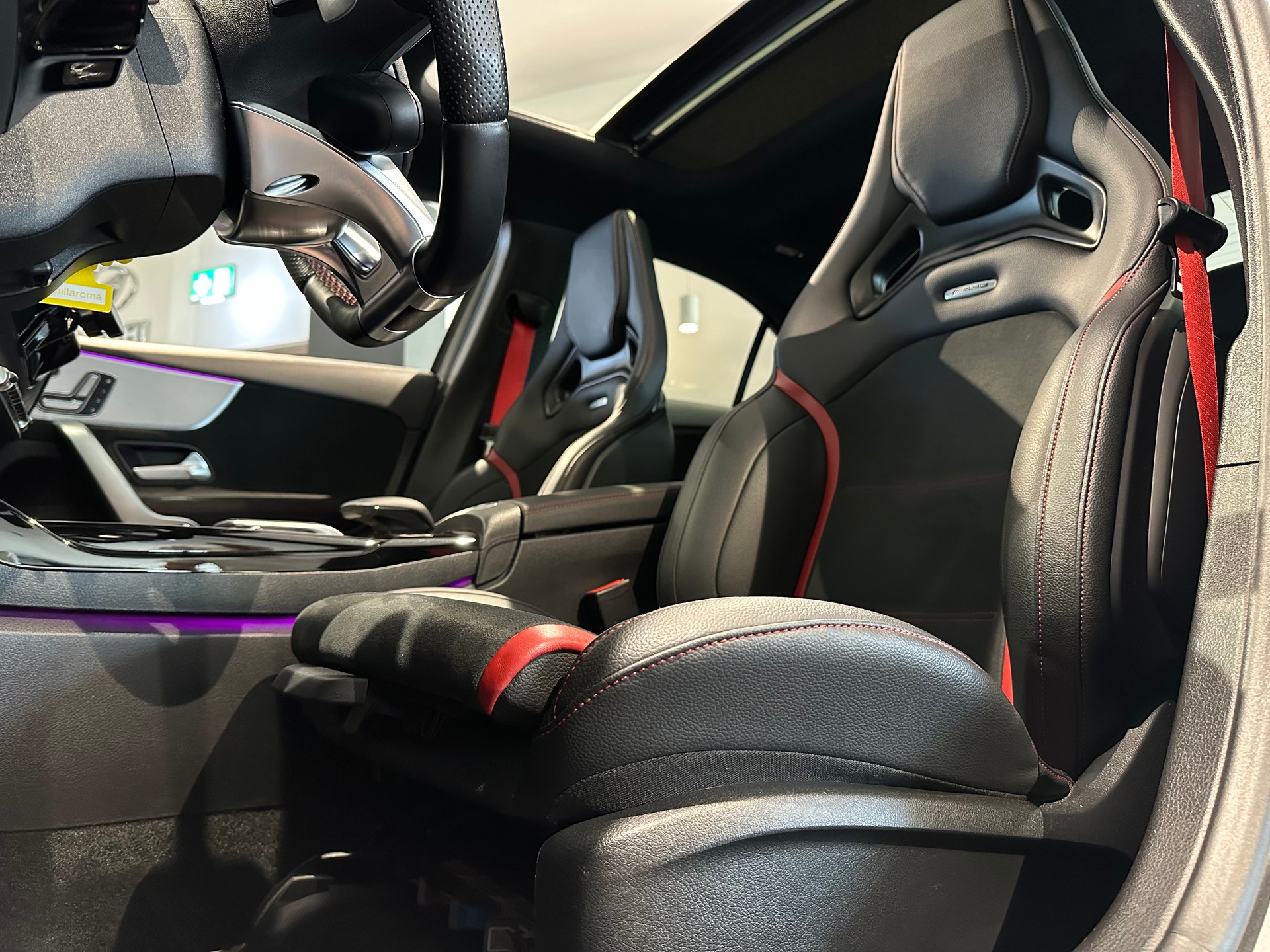 MERCEDES-BENZ A 35 AMG 4Matic-image-9