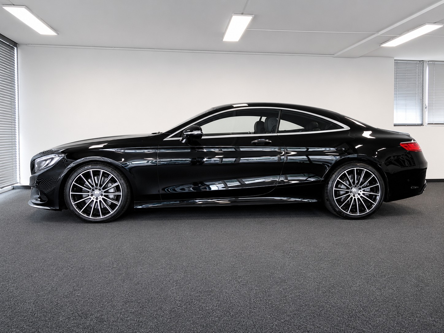MERCEDES-BENZ S 500 V8 4matic-image-1