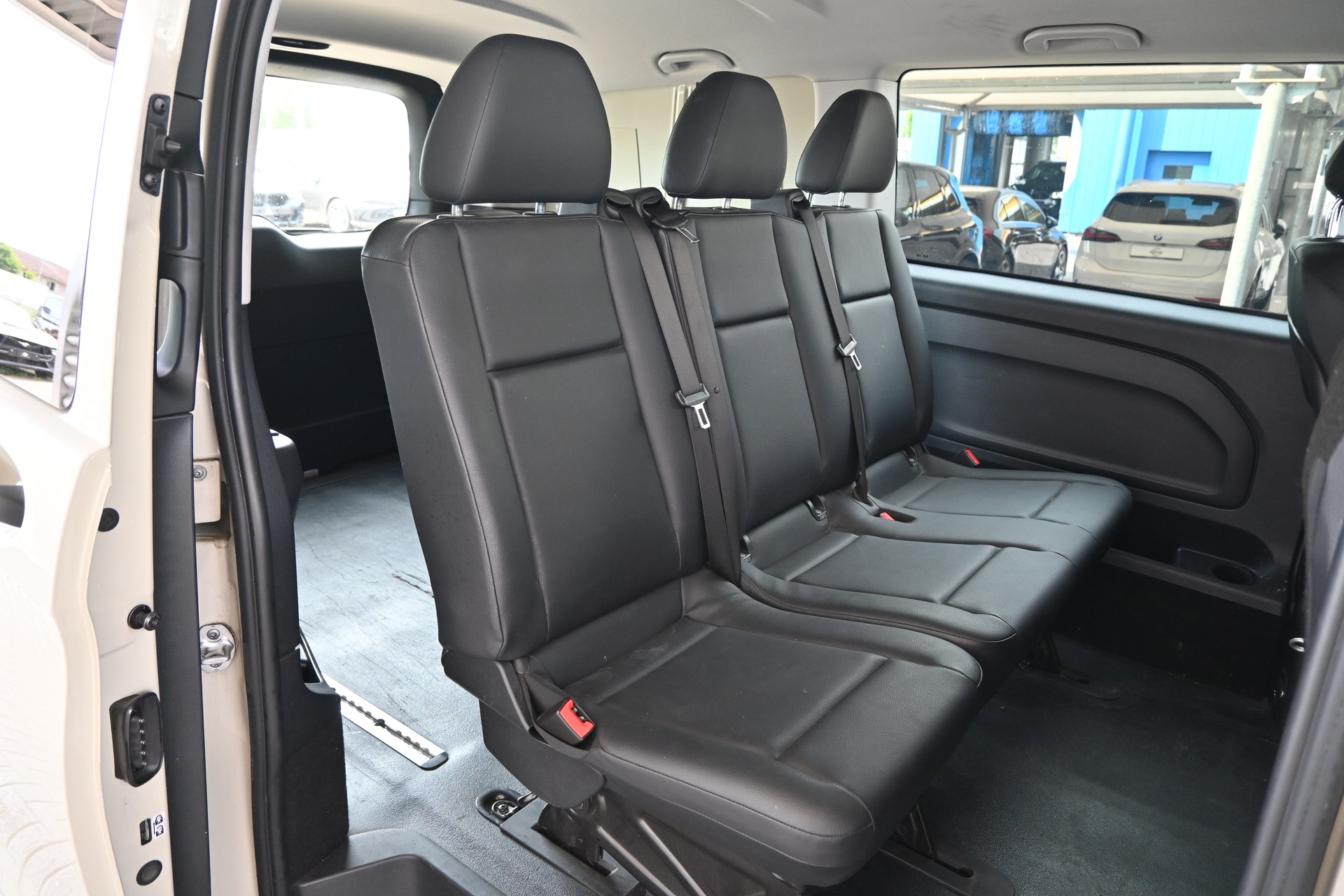 MERCEDES-BENZ Vito 114 BlueTEC Mixto L 7G-Tronic 6-Plätzer + AHK 2500kg-image-15