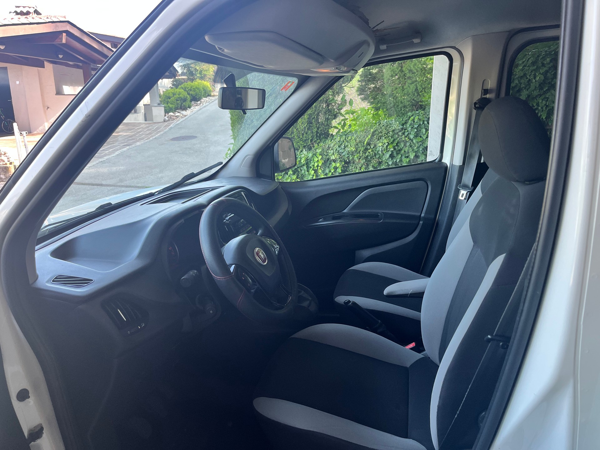 FIAT 1.6 16V JTD 120 Lounge 5P-image-2