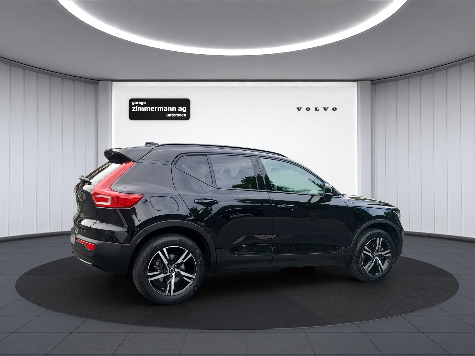 VOLVO XC40 2.0 B3 MH Plus Dark-image-5