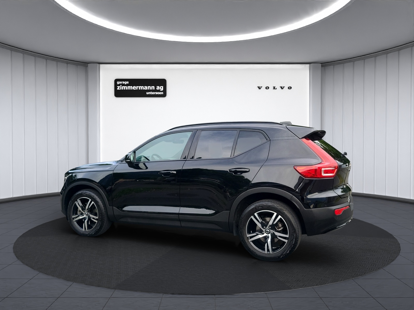 VOLVO XC40 2.0 B3 MH Plus Dark-image-9