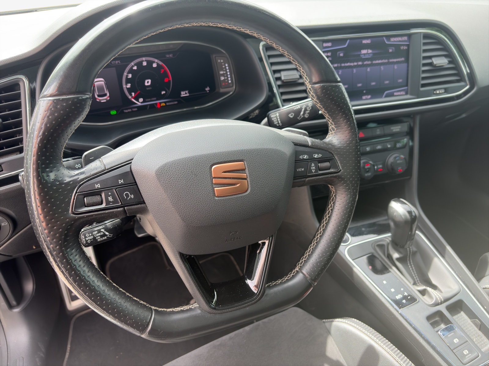 SEAT Leon ST 2.0 TSI Swiss Cupra 300 4 Drive DSG-image-9