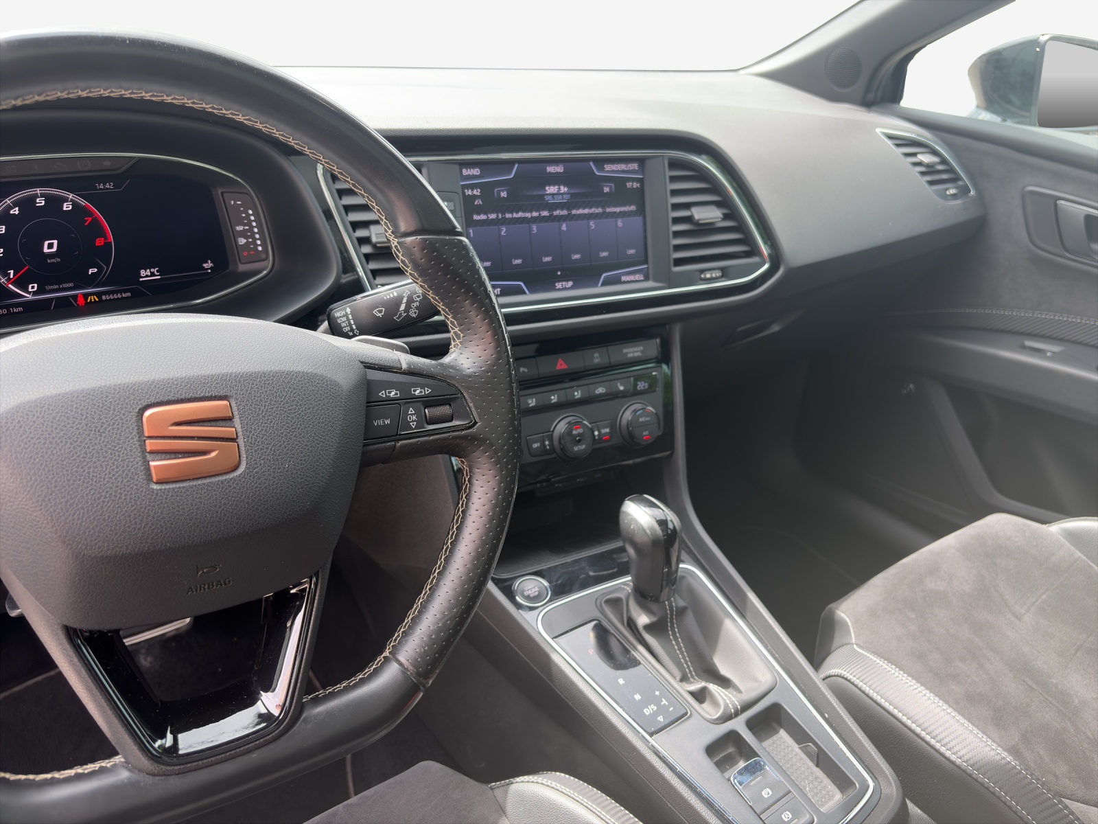 SEAT Leon ST 2.0 TSI Swiss Cupra 300 4 Drive DSG-image-10
