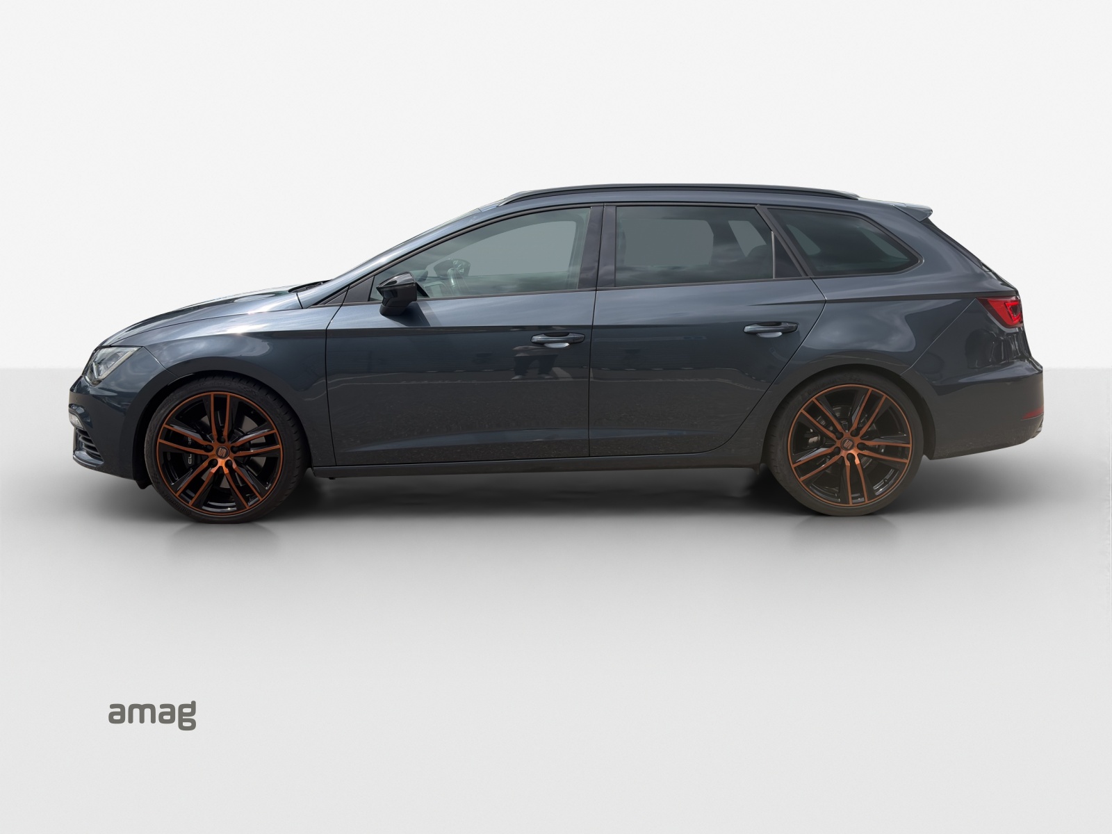 SEAT Leon ST 2.0 TSI Swiss Cupra 300 4 Drive DSG-image-1