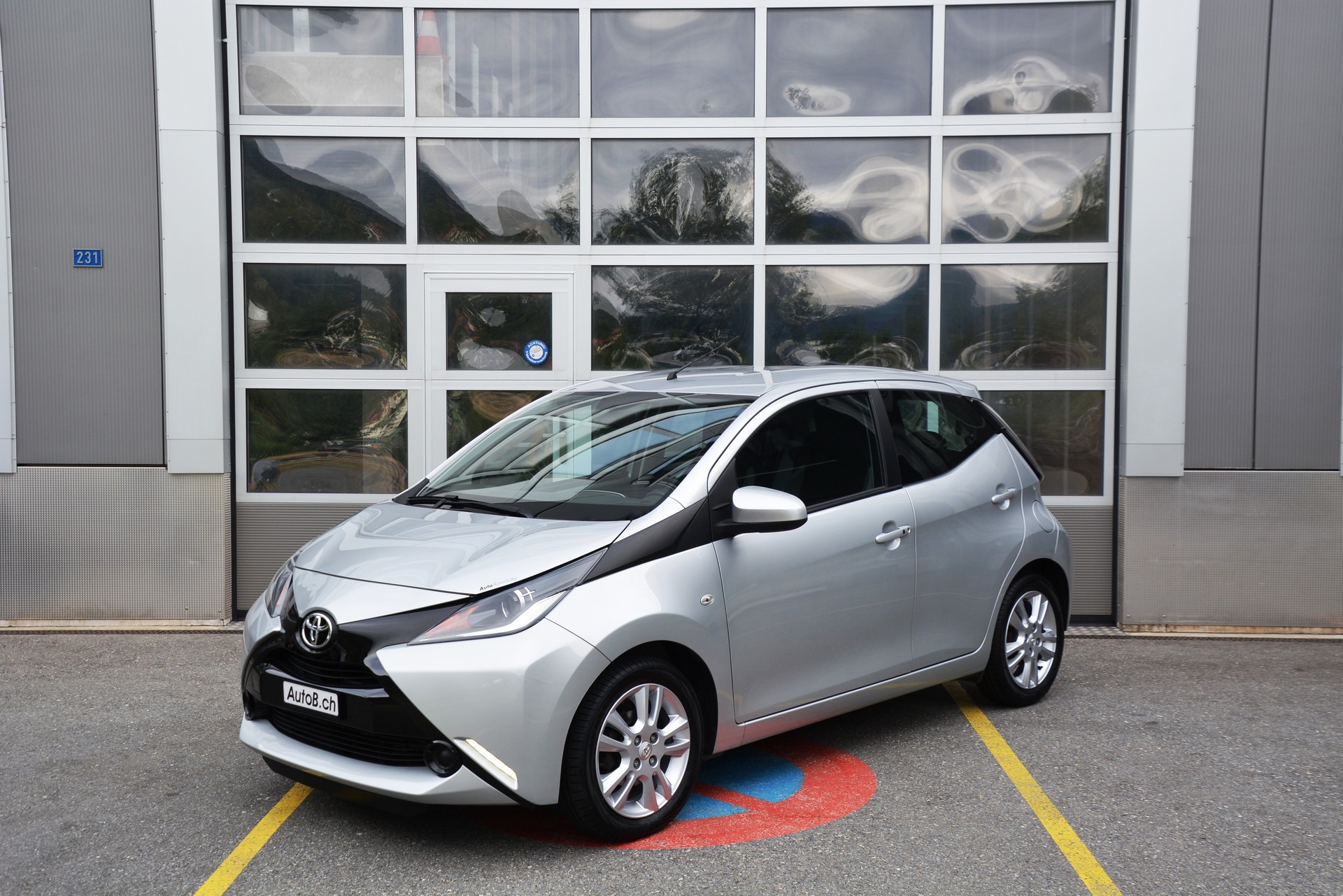 TOYOTA Aygo 1.2 VVT-i x-play-image-0