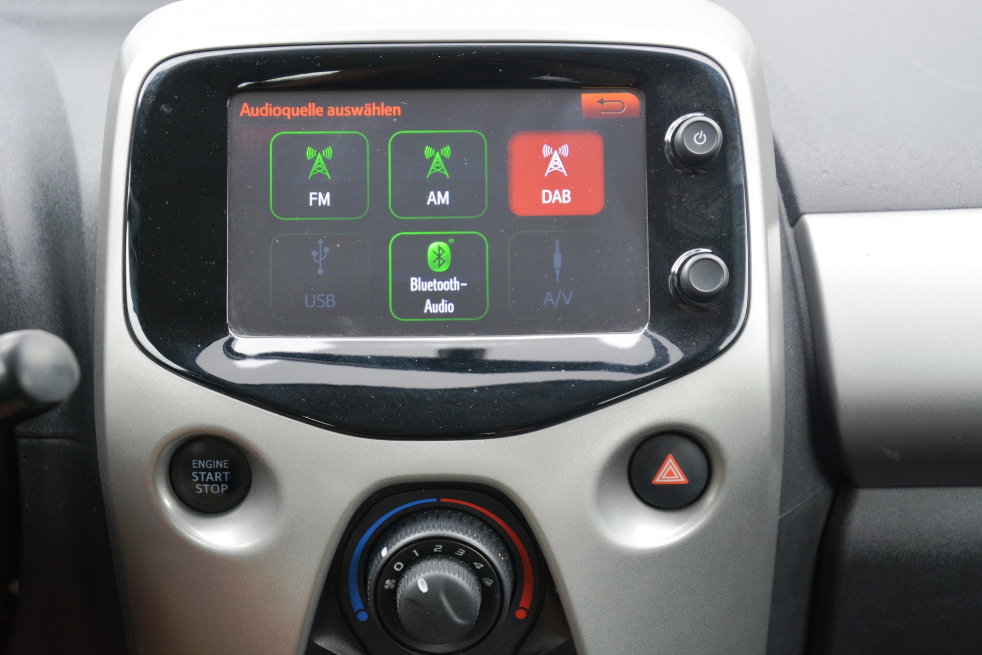TOYOTA Aygo 1.2 VVT-i x-play-image-9