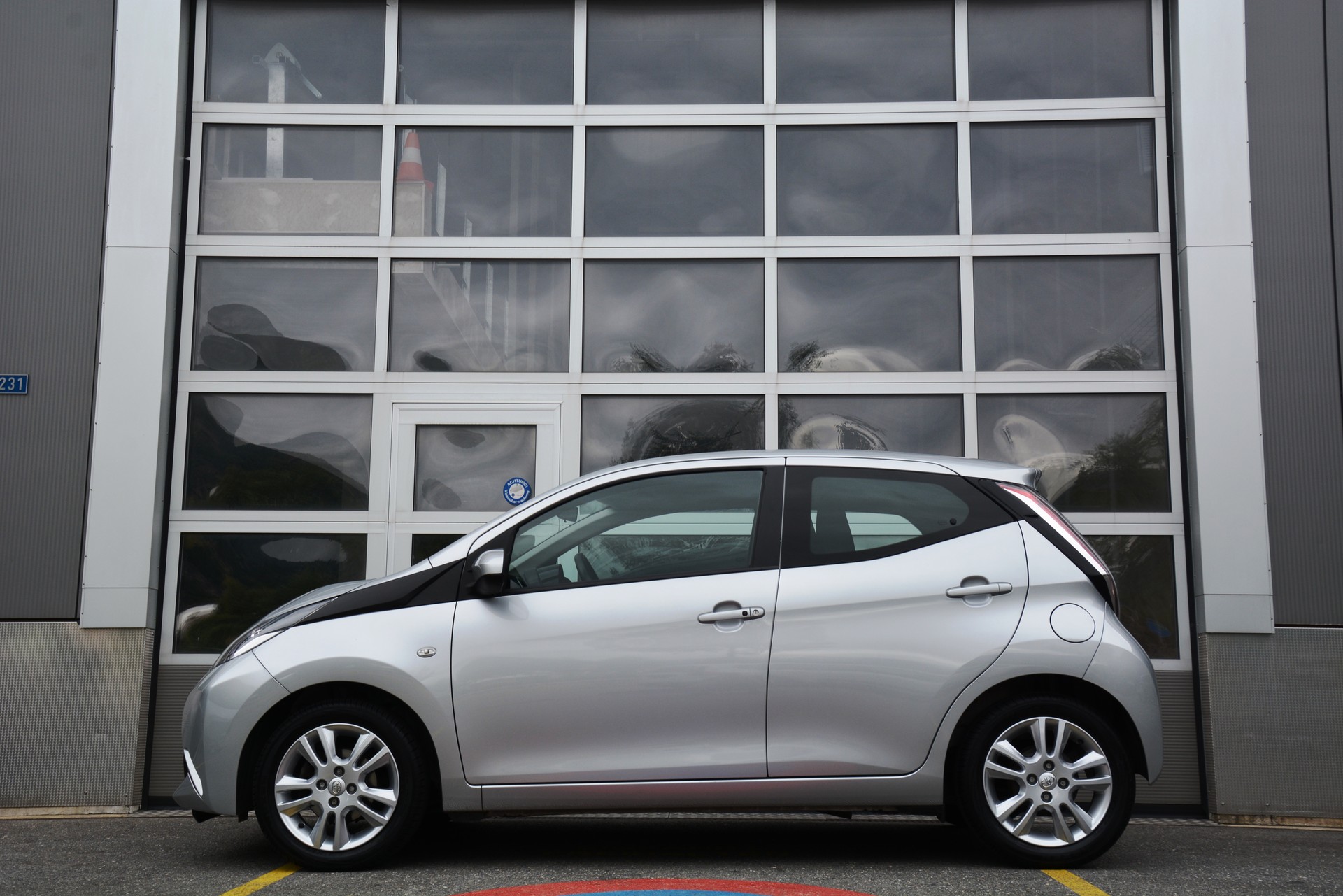 TOYOTA Aygo 1.2 VVT-i x-play-image-3