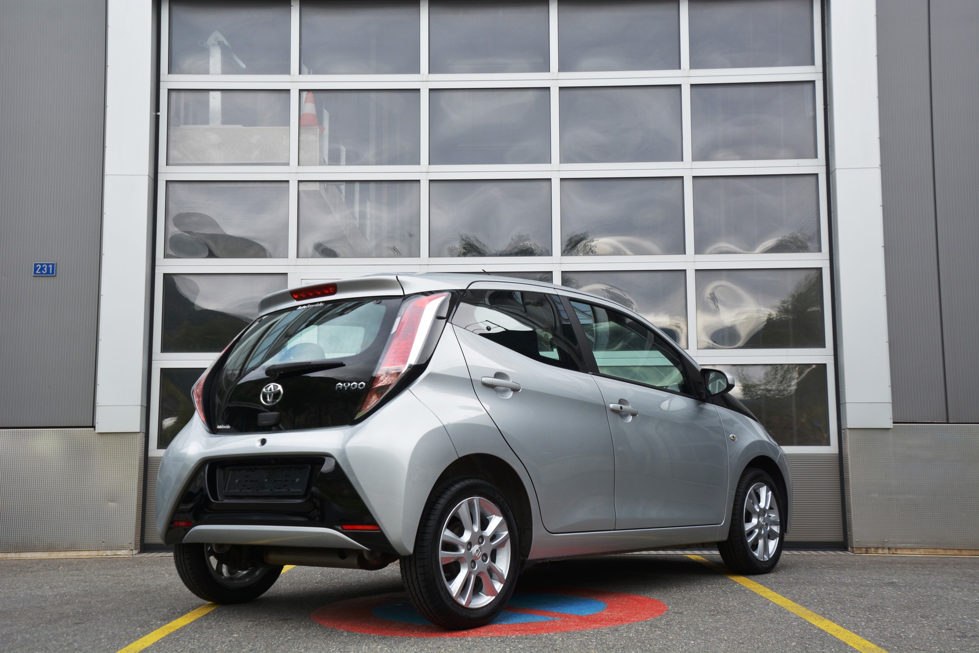 TOYOTA Aygo 1.2 VVT-i x-play-image-1