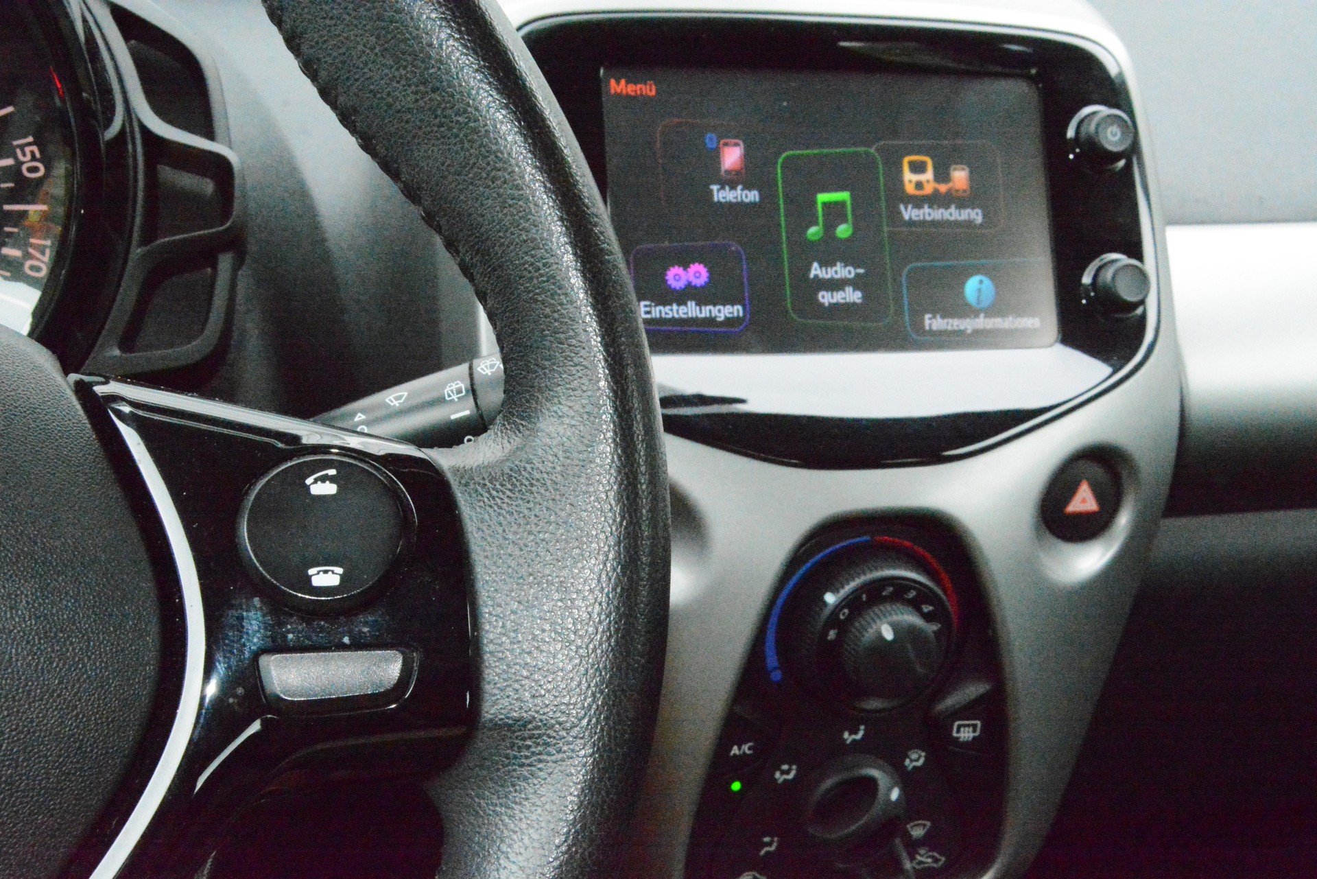 TOYOTA Aygo 1.2 VVT-i x-play-image-13