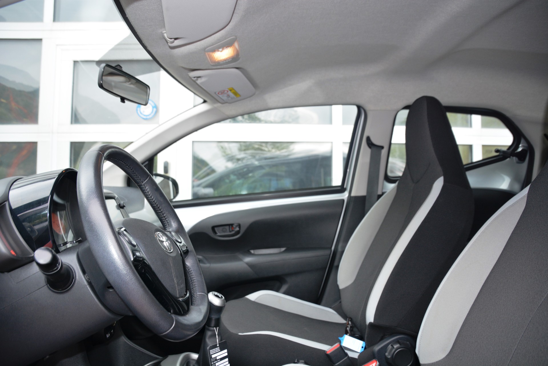 TOYOTA Aygo 1.2 VVT-i x-play-image-14