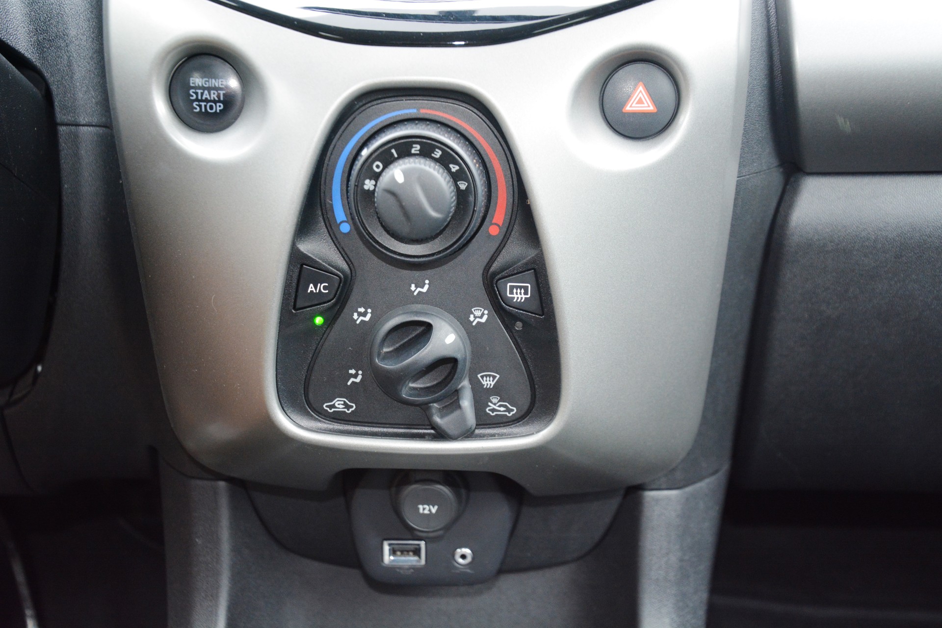 TOYOTA Aygo 1.2 VVT-i x-play-image-11