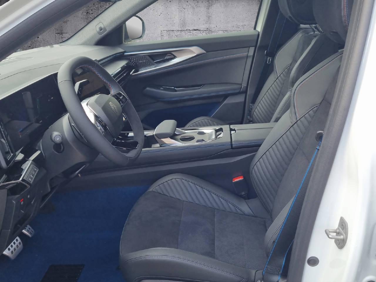 RENAULT Rafale Atelier Alpine hyper hybrid E-Tech 4x4-image-4