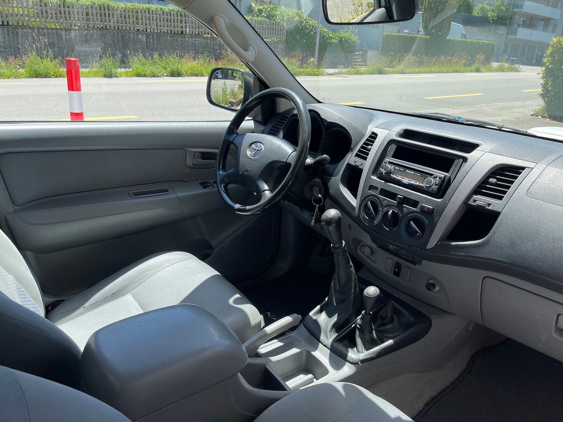 TOYOTA Hilux 4x4 ExtraCab LineaTerra-image-2