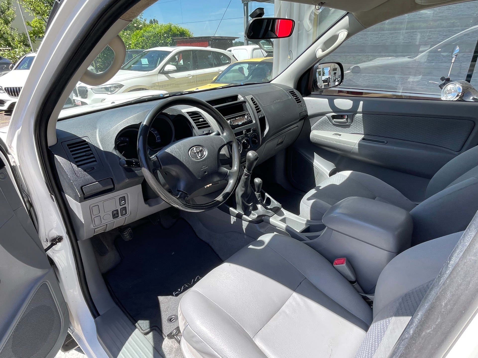 TOYOTA Hilux 4x4 ExtraCab LineaTerra-image-3