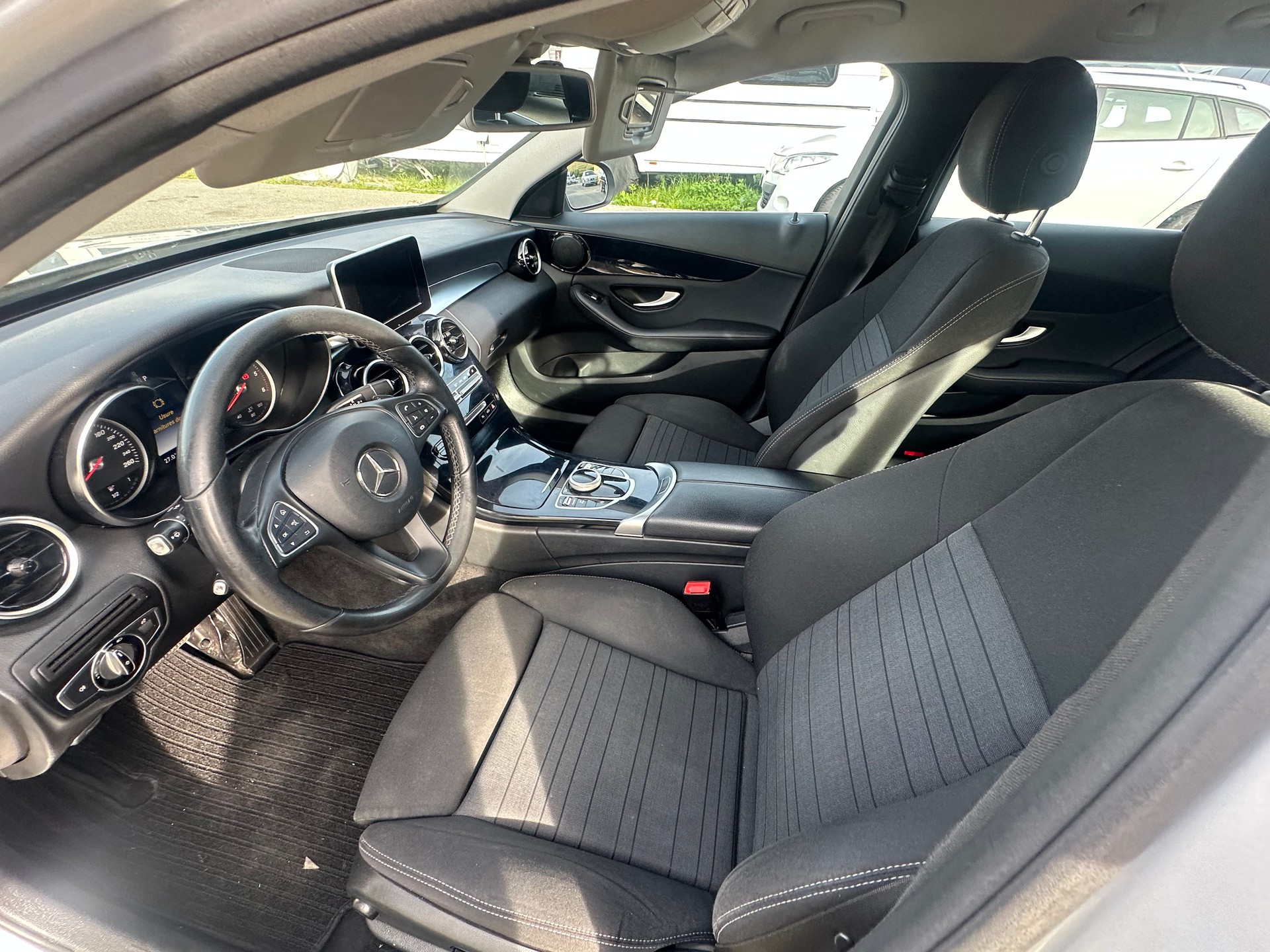 MERCEDES-BENZ C 220 d AMG Line Coupé 9G-Tronic-image-2