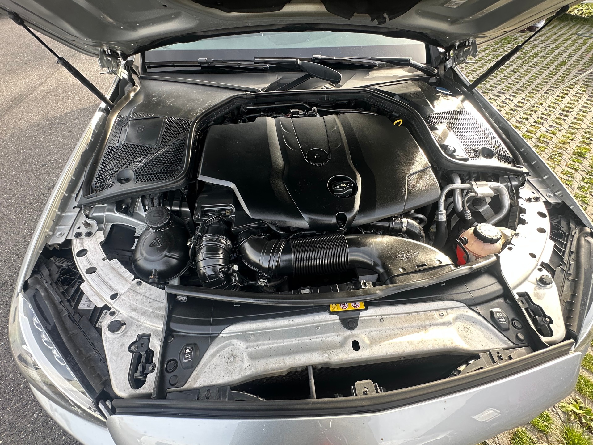 MERCEDES-BENZ C 220 d AMG Line Coupé 9G-Tronic-image-11