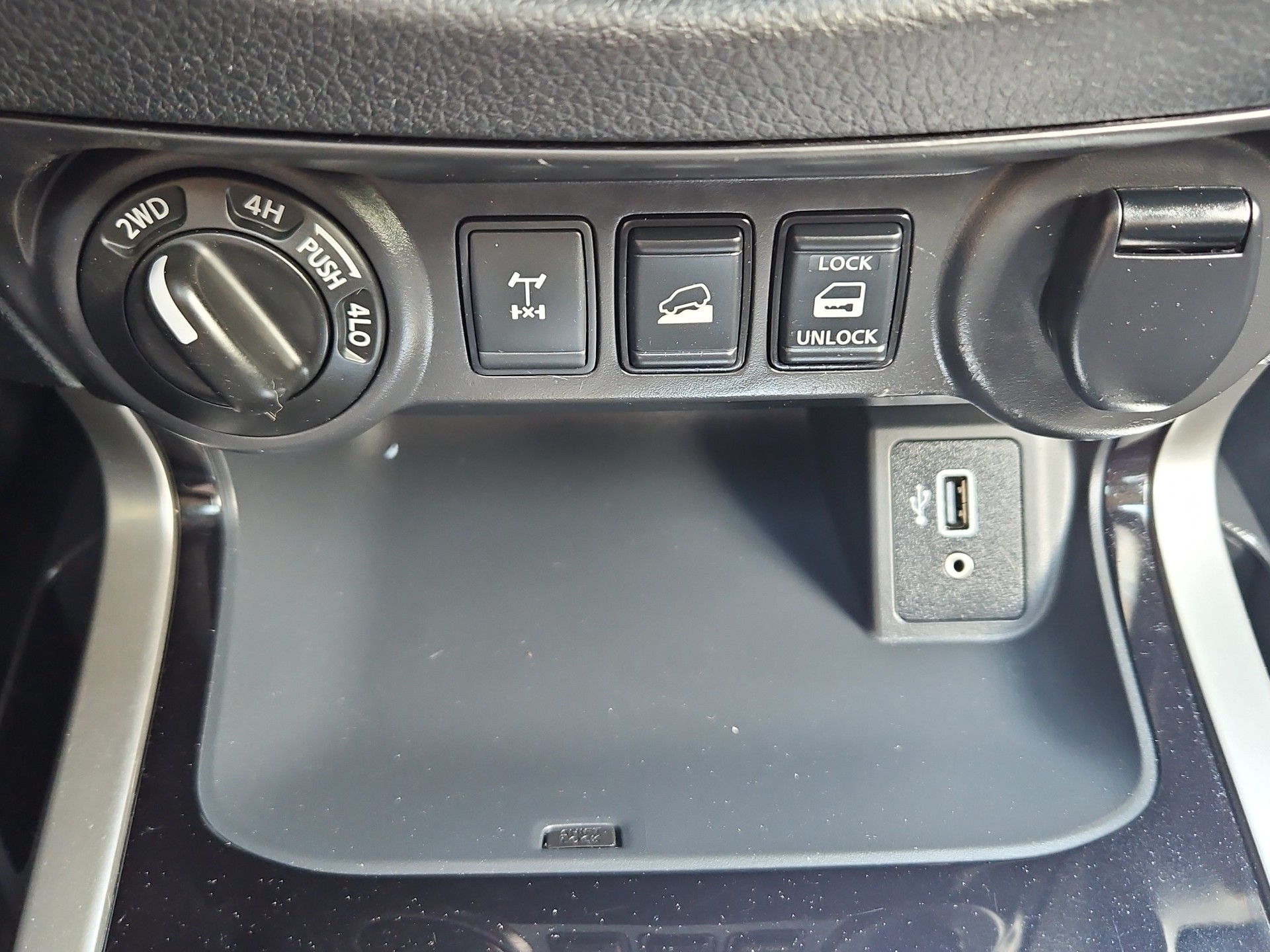 NISSAN Navara DC N-Guard 4WD-image-16