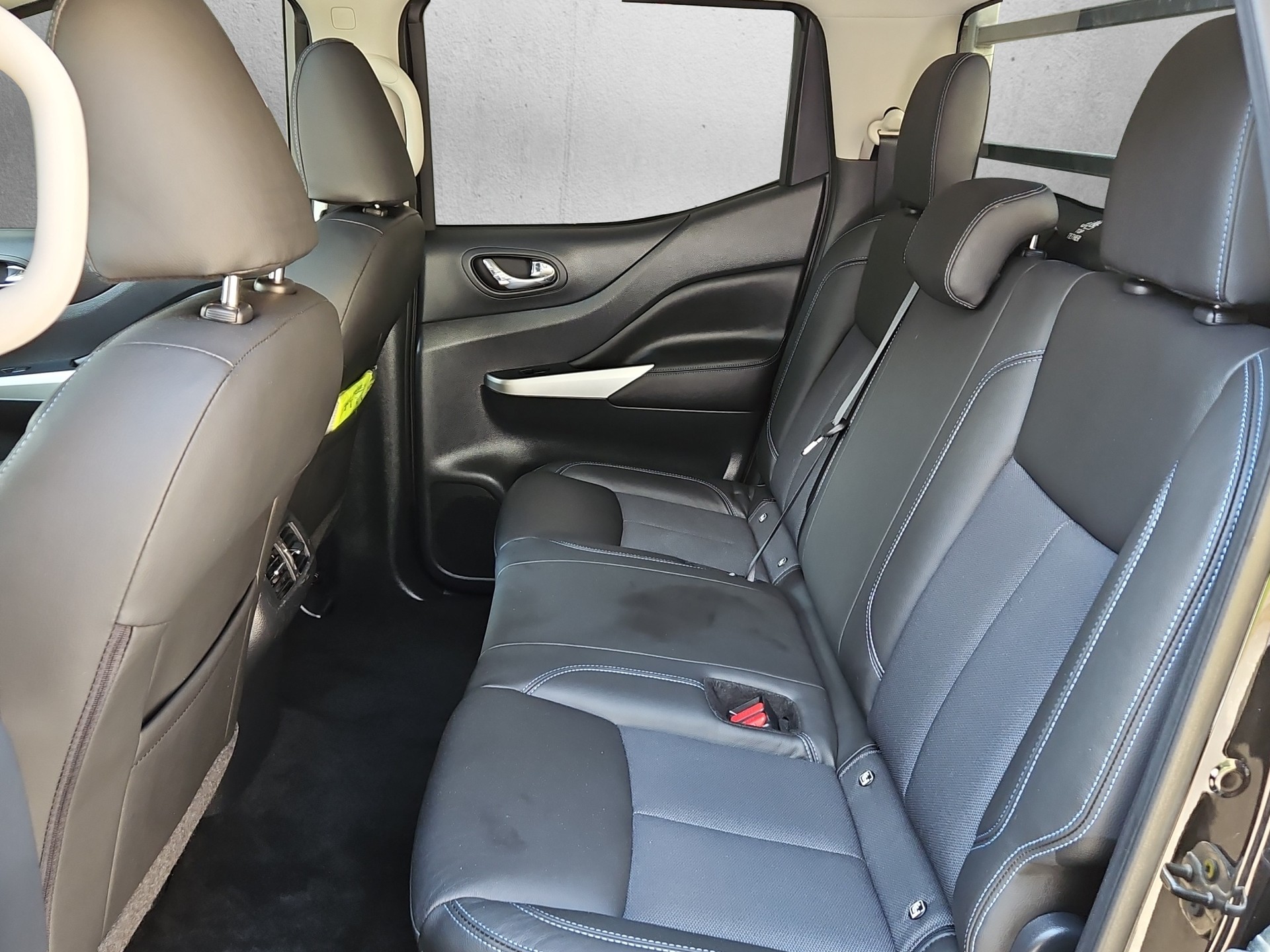 NISSAN Navara DC N-Guard 4WD-image-10